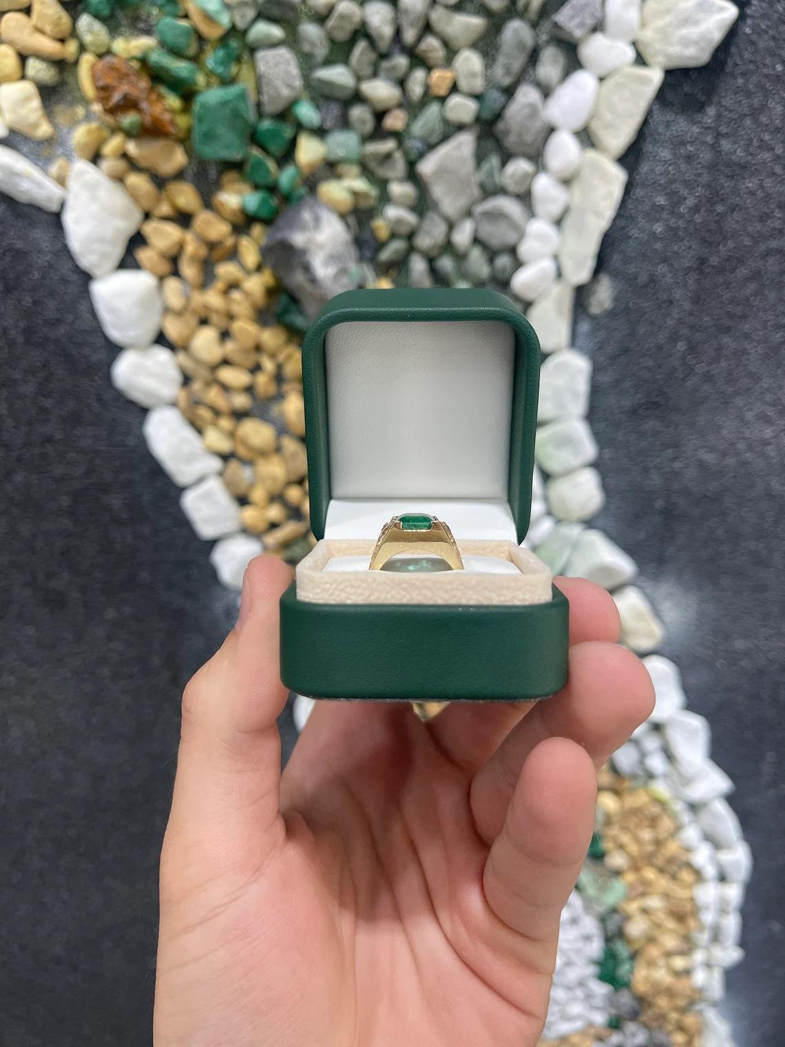 Anillo para hombre de 3,31 quilates, talla esmeralda natural de 14 quilates y acento de diamantes en venta 1