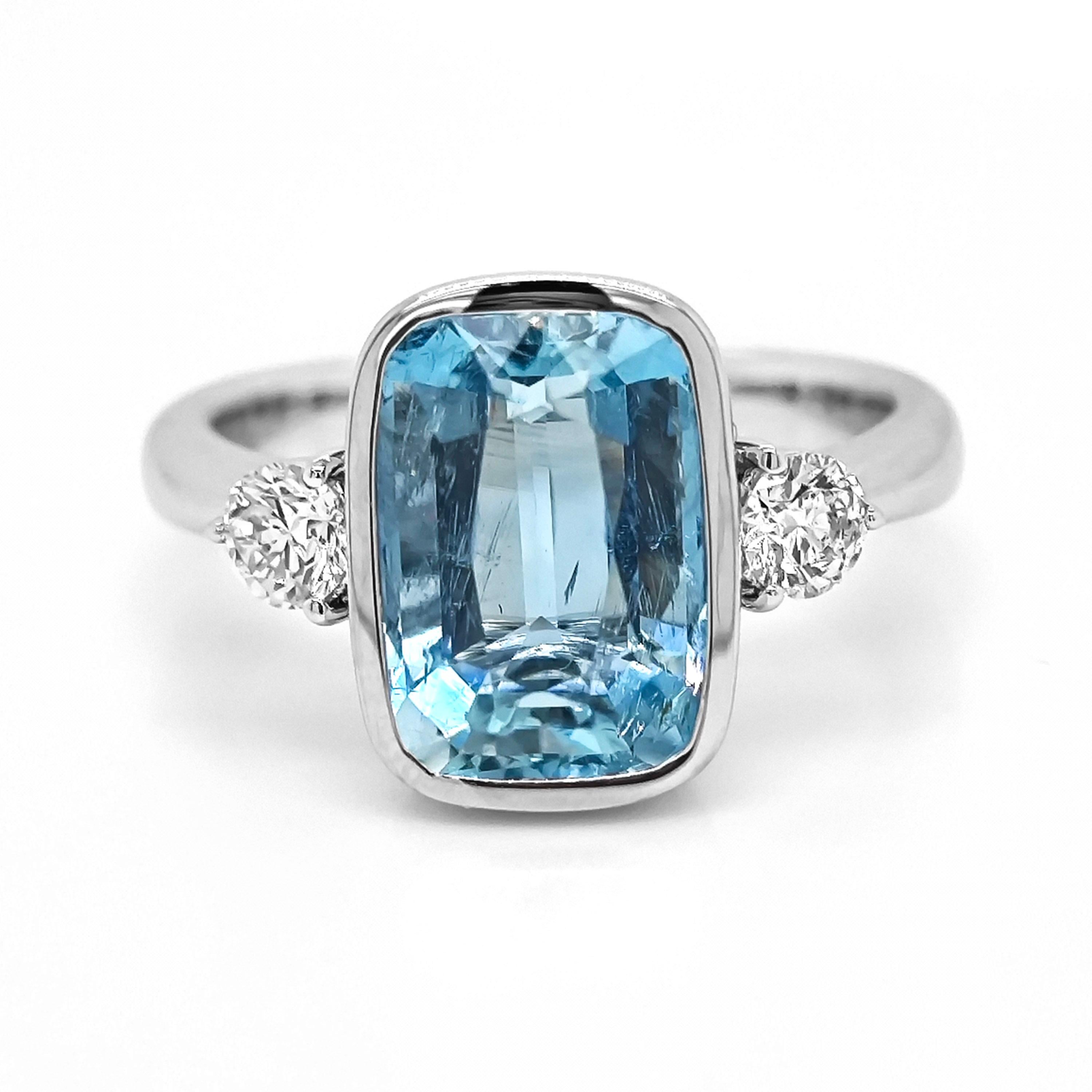 Anello in oro bianco con acquamarina e diamanti da 3.32 carati In condizioni Nuovo in vendita a New York, NY