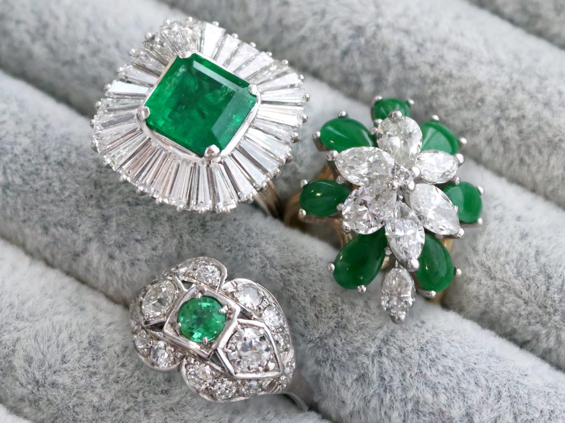 3.32 Carat Jadeite and 4.10 Carat Diamond, 18k Yellow Gold Floral Cocktail Ring In Excellent Condition For Sale In Jesmond, Newcastle Upon Tyne