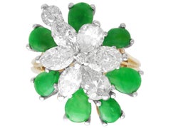 Anello cocktail floreale in giadeite da 3,32 carati e diamanti da 4,10 carati, oro giallo 18 carati