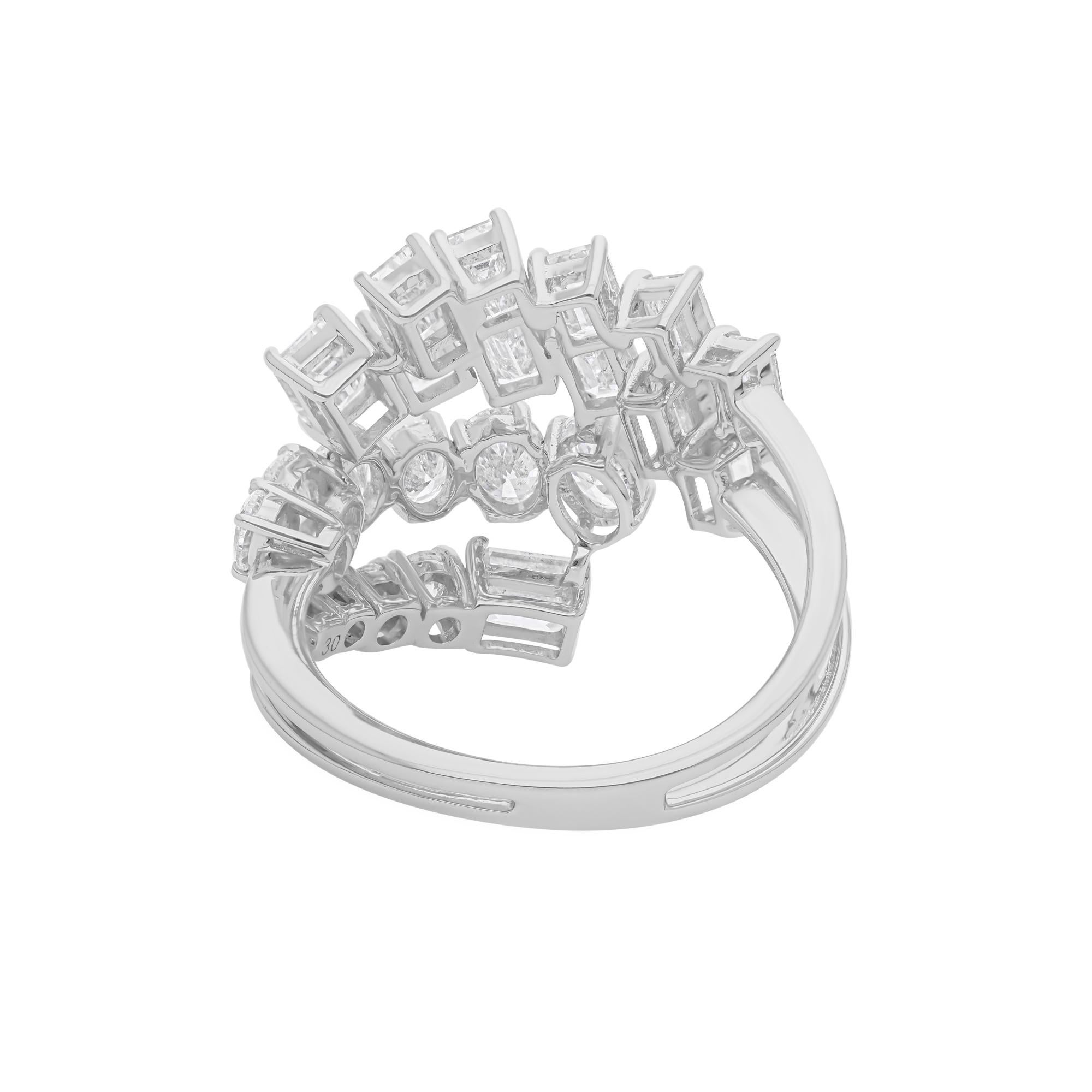 En venta: Anillo de oro blanco de 3,32 quilates con racimo de diamantes multiforma y bypass ancho de varias filas  5