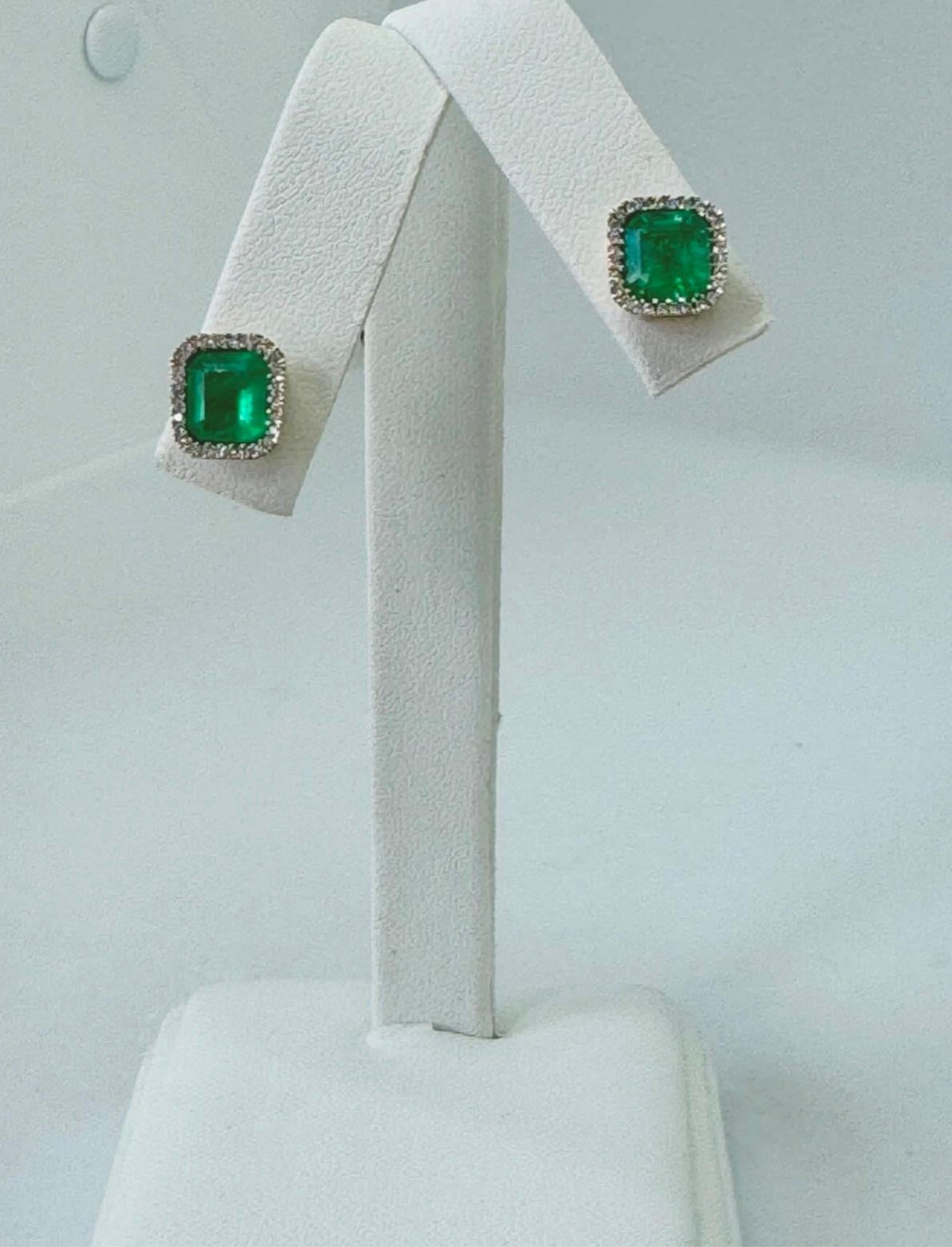 Pendientes de esmeralda colombiana natural de 3,32 quilates 18K Corte esmeralda en venta