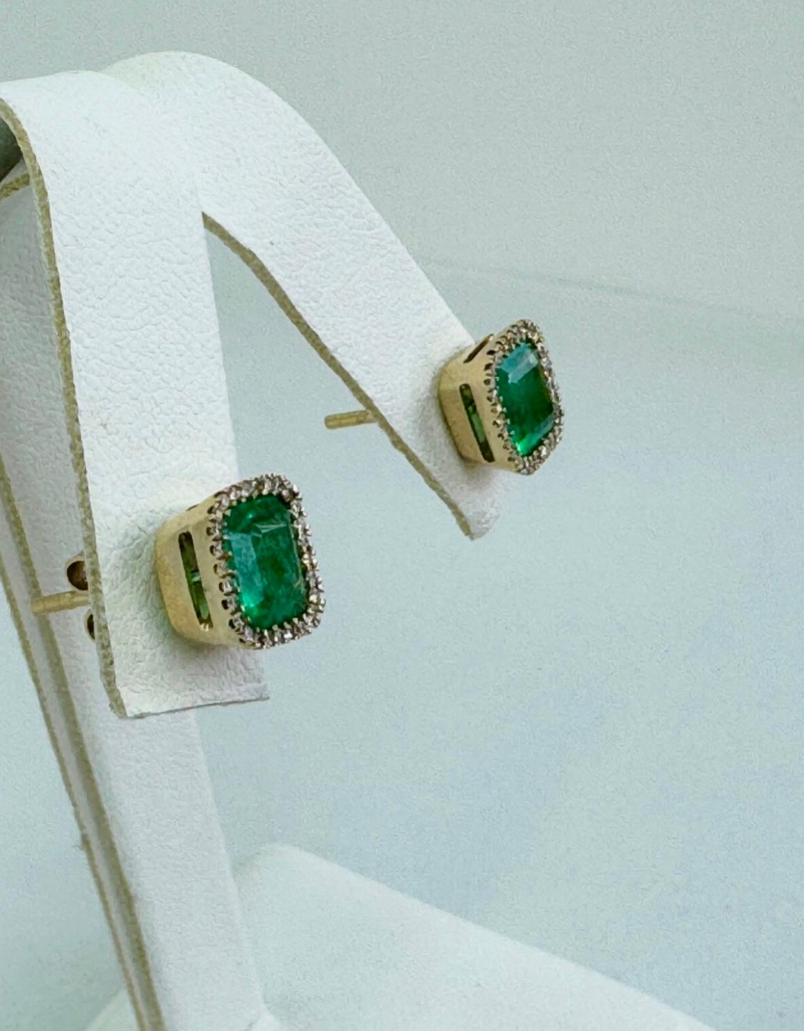 Pendientes de esmeralda colombiana natural de 3,32 quilates 18K en venta 3