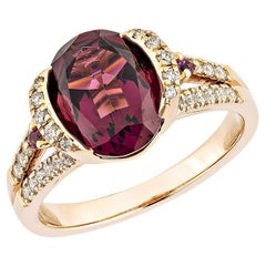 Bague fantaisie en or rose 18 carats avec rhodolite de 3,32 carats et diamant blanc.  