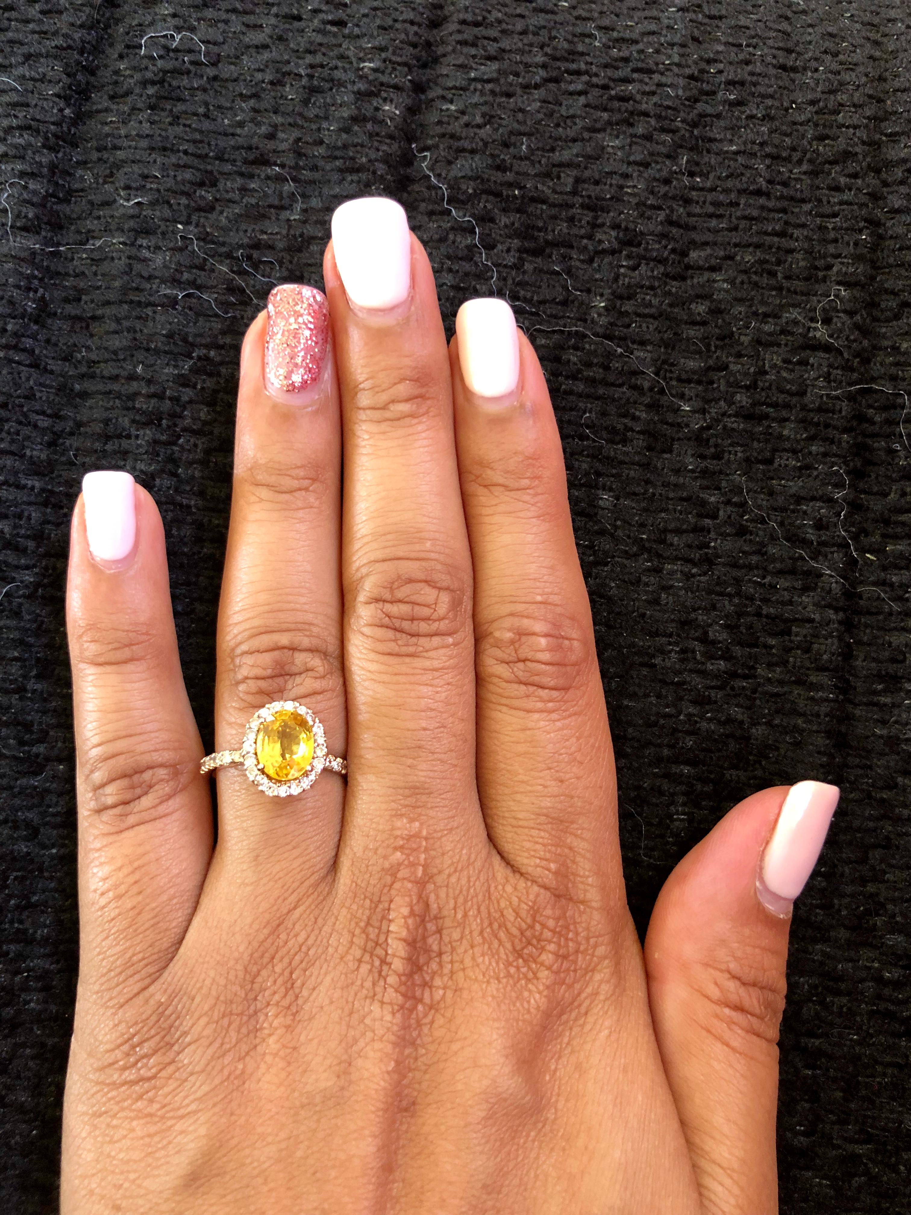 Bague de fiançailles en or rose avec halo de saphirs jaunes et diamants Neuf - En vente à Los Angeles, CA
