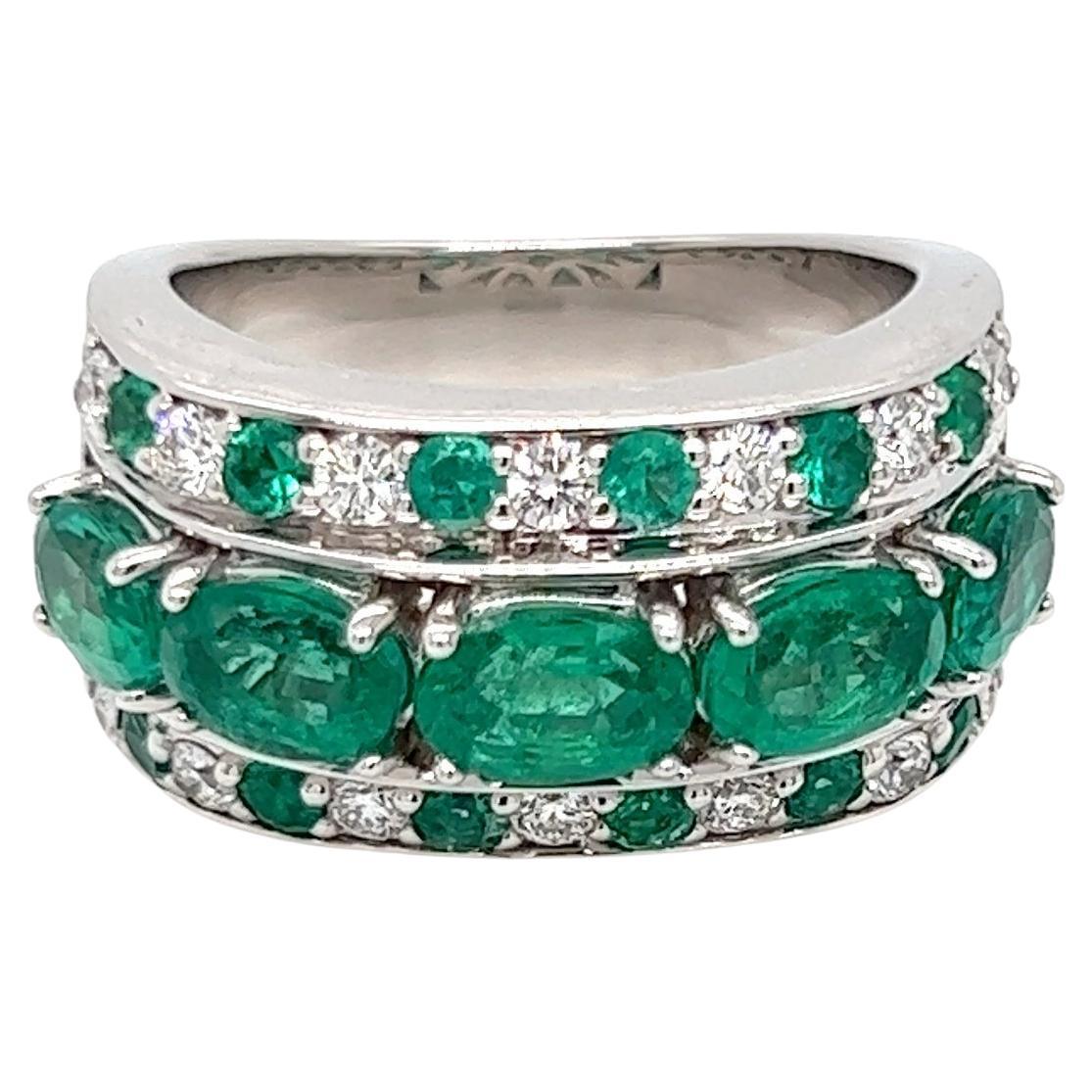 3.32 Carats Emerald and Diamond Ring in White Gold For Sale