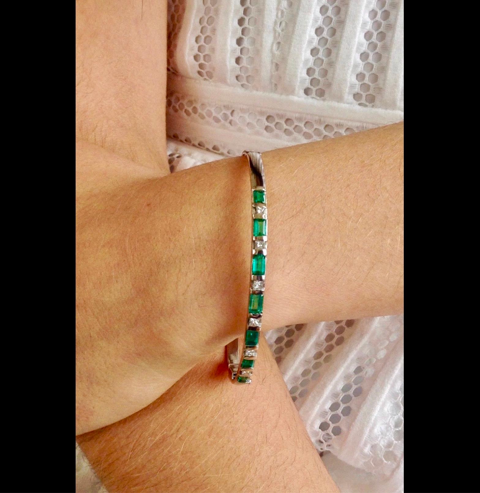 Contemporain Bracelet jonc en or blanc 18 carats avec émeraudes de Colombie et diamants 3,32 en vente