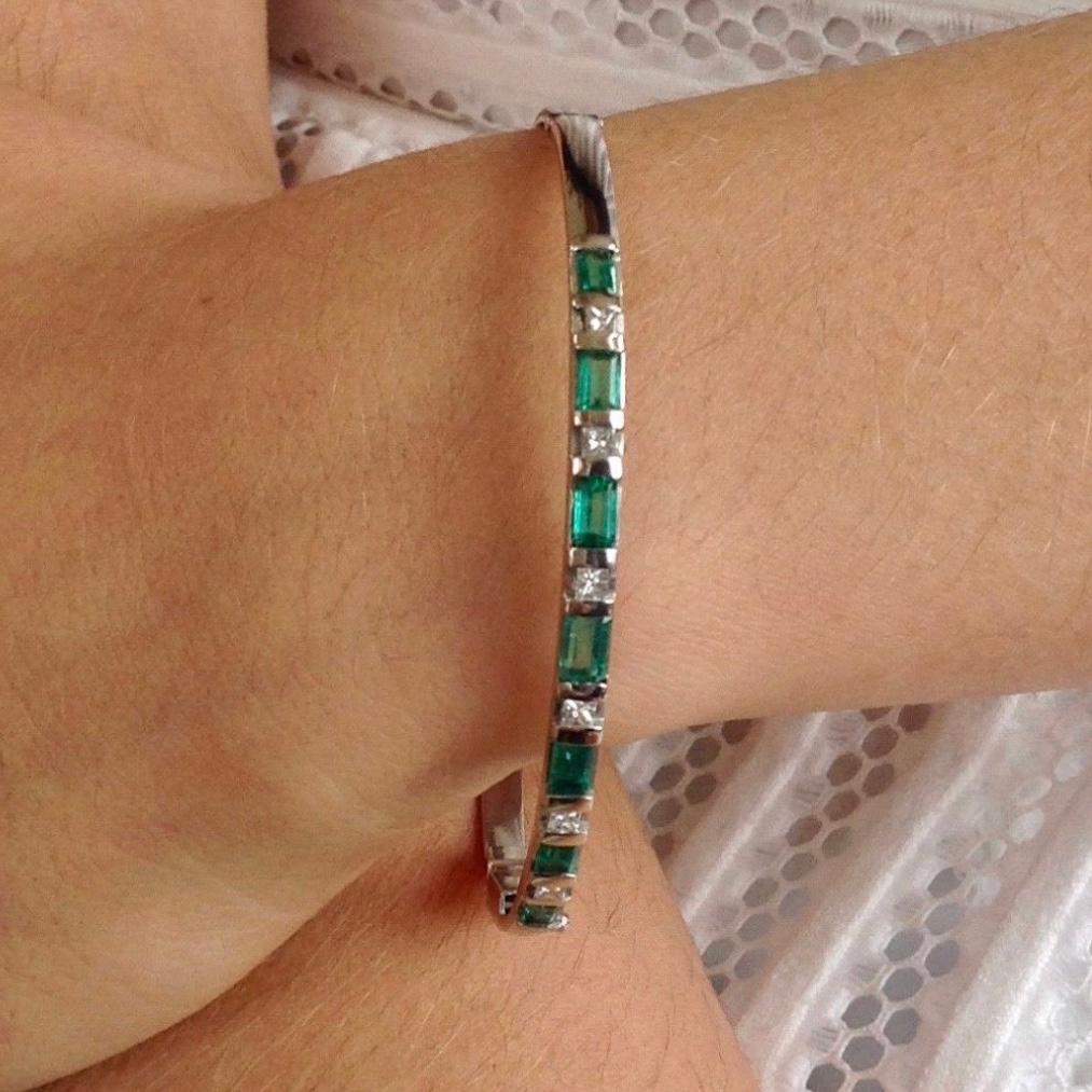 3.32 Colombian Emerald and Diamond Bangle Bracelet 18 Karat White Gold For Sale 4