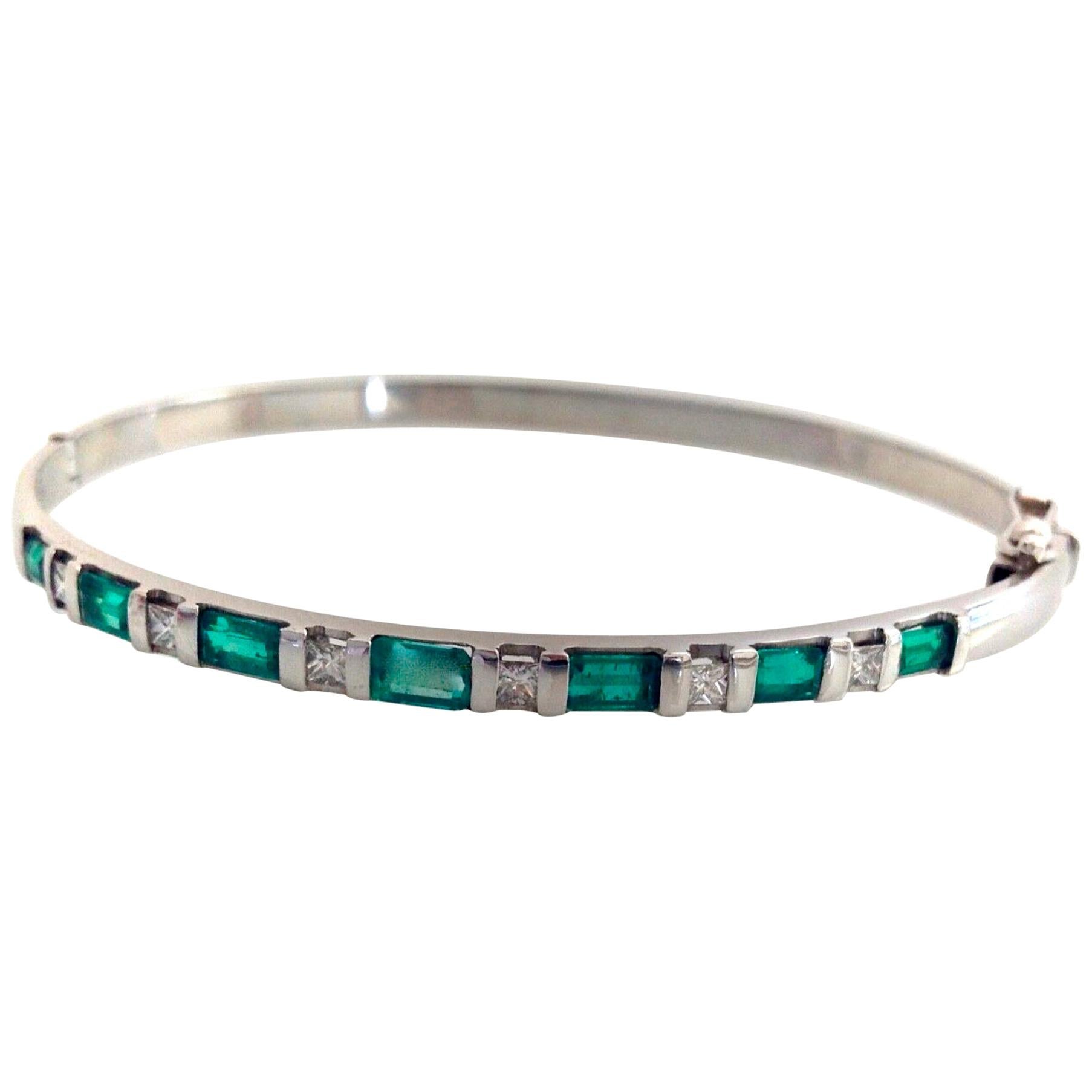 Bracelet jonc en or blanc 18 carats avec émeraudes de Colombie et diamants 3,32 Unisexe en vente