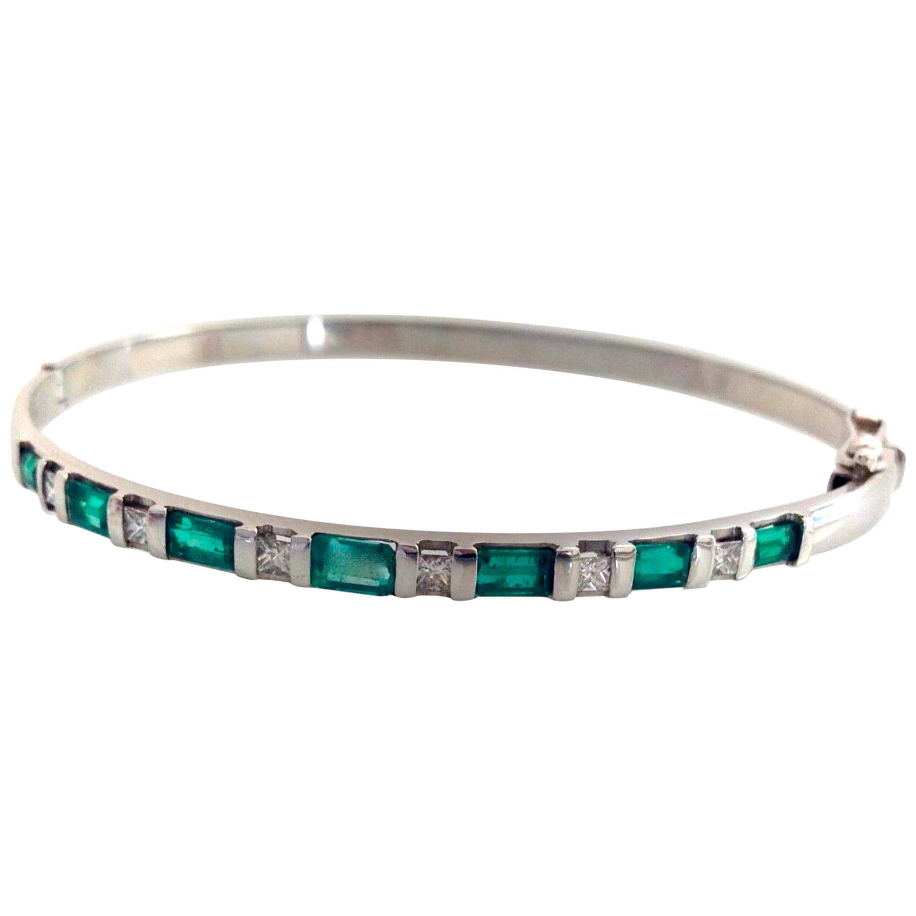 Women's or Men's 3.32 Colombian Emerald and Diamond Bangle Bracelet 18 Karat White Gold For Sale