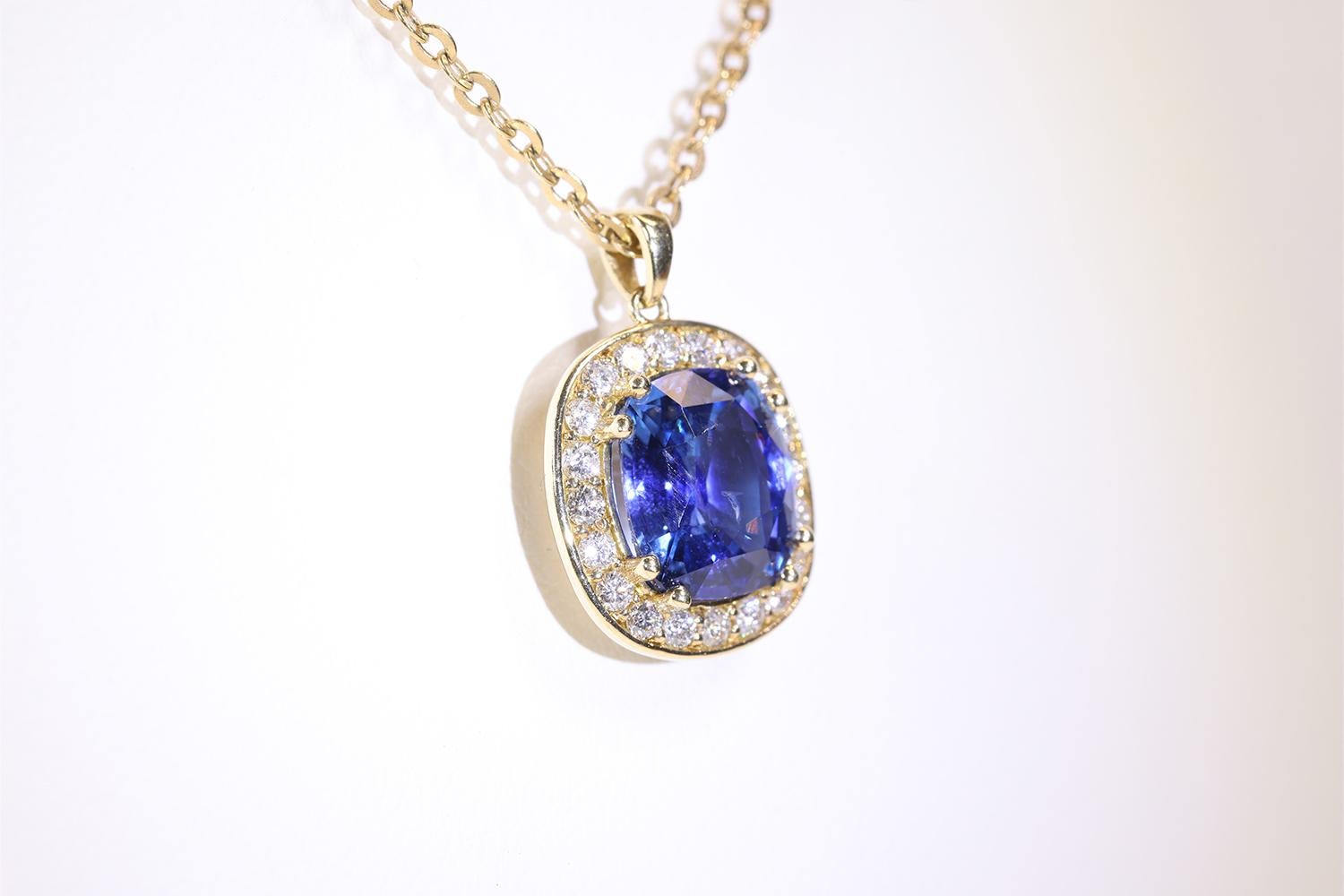 This is a beautiful high quality 3.321 Carat Ceylon Blue Sapphire pendant set in 18K yellow gold. The Sapphire is surrounded by a stunning halo of 20 diamonds with a total weight of 0.26 Carats. As you can see from the photos the pendant comes with