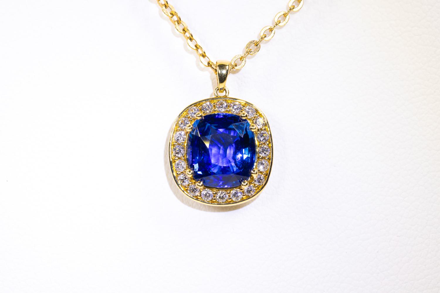 Cushion Cut 3.321 Carat Ceylon Blue Cushion Sapphire in 18K Yellow Gold Diamond Halo Pendant For Sale
