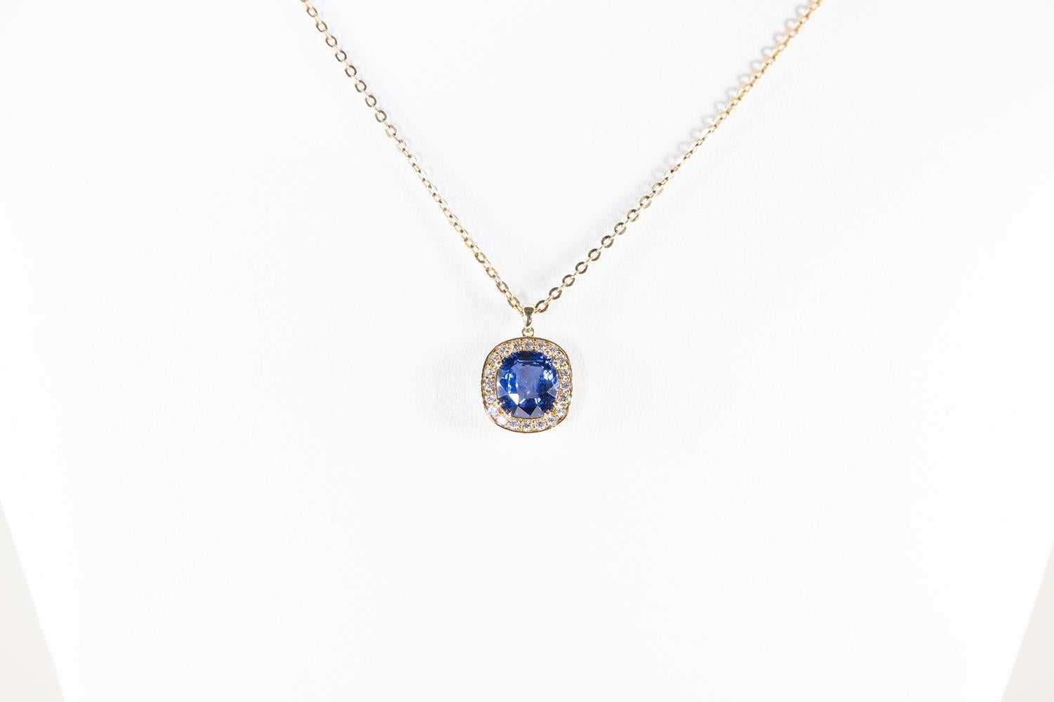 Women's or Men's 3.321 Carat Ceylon Blue Cushion Sapphire in 18K Yellow Gold Diamond Halo Pendant For Sale