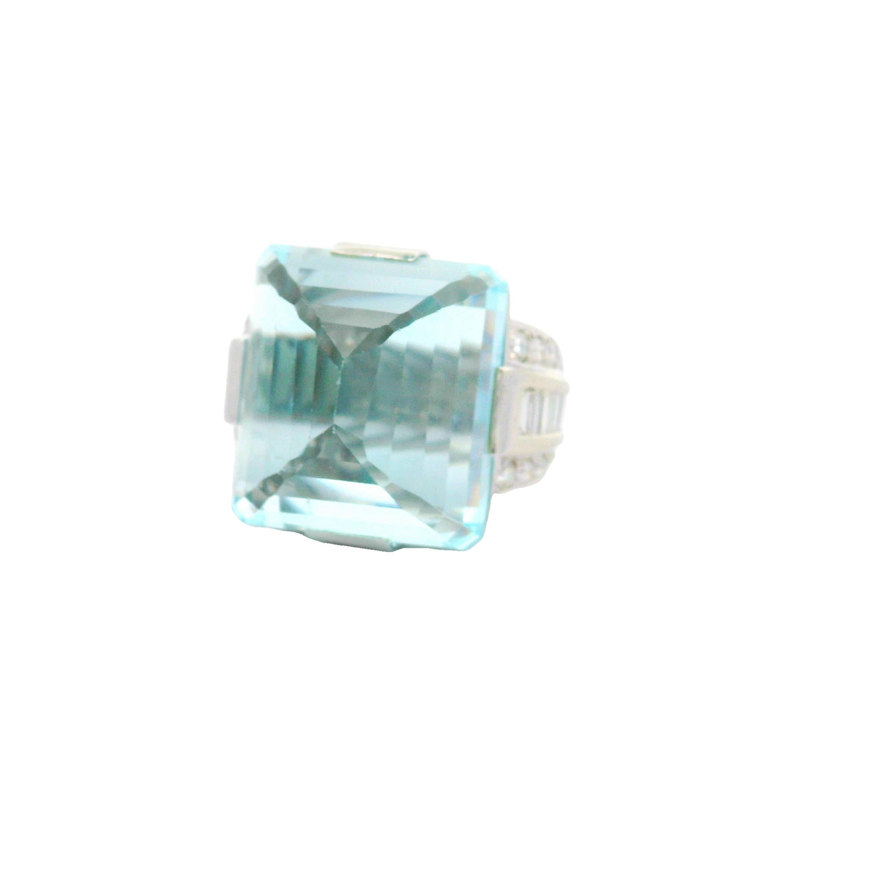 33,24 Karat Aquamarin Diamant 18k Weißgold Pyramidenring (Moderne) im Angebot