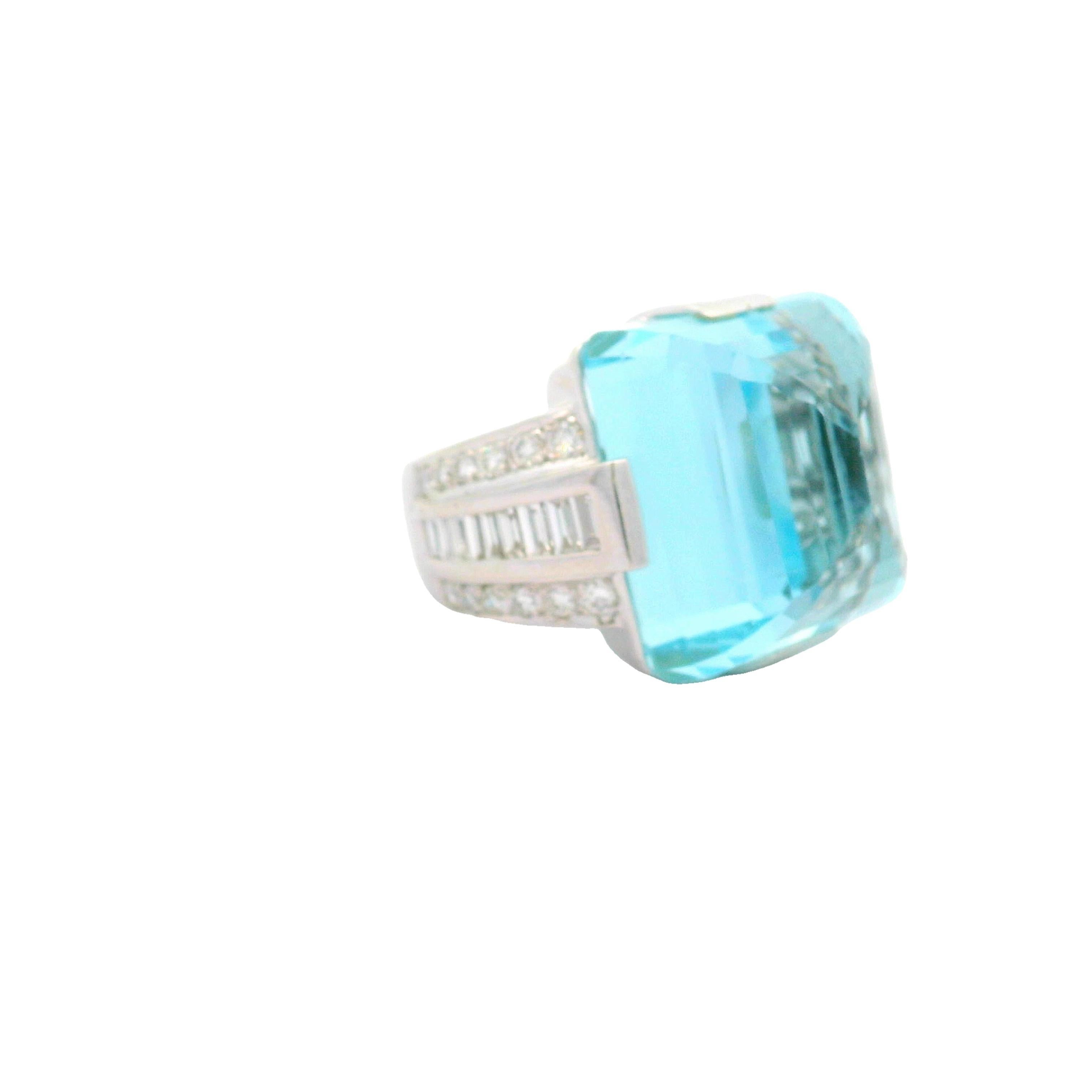 33,24 Karat Aquamarin Diamant 18k Weißgold Pyramidenring (Brillantschliff) im Angebot