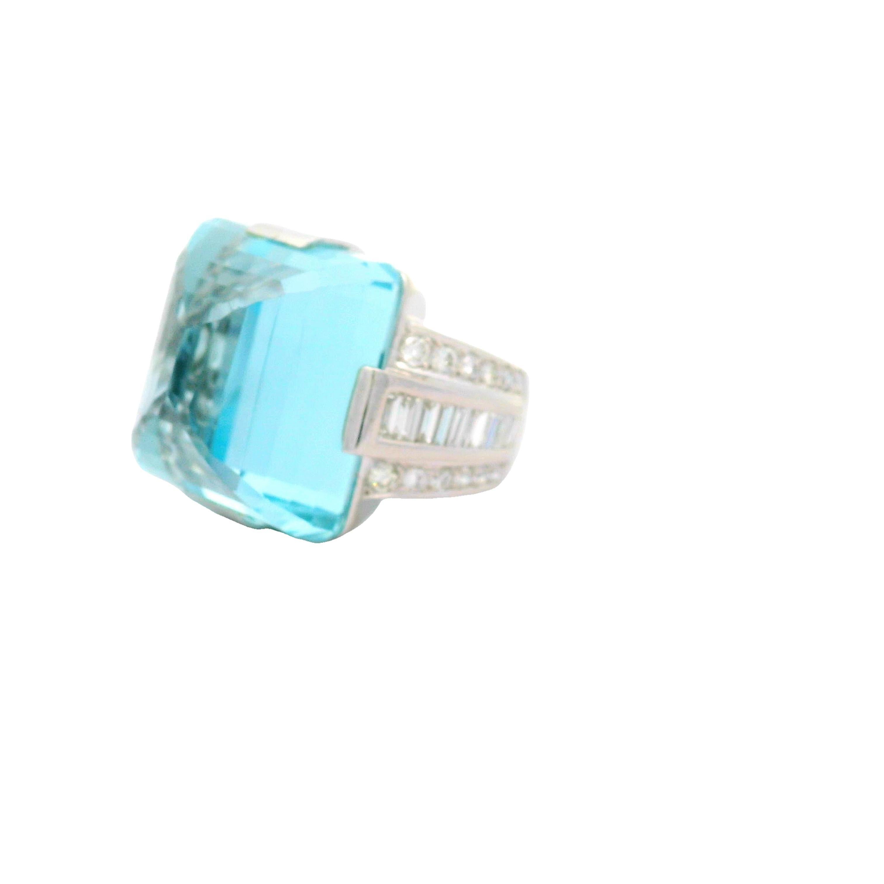 33,24 Karat Aquamarin Diamant 18k Weißgold Pyramidenring im Zustand „Hervorragend“ im Angebot in Beverly Hills, CA