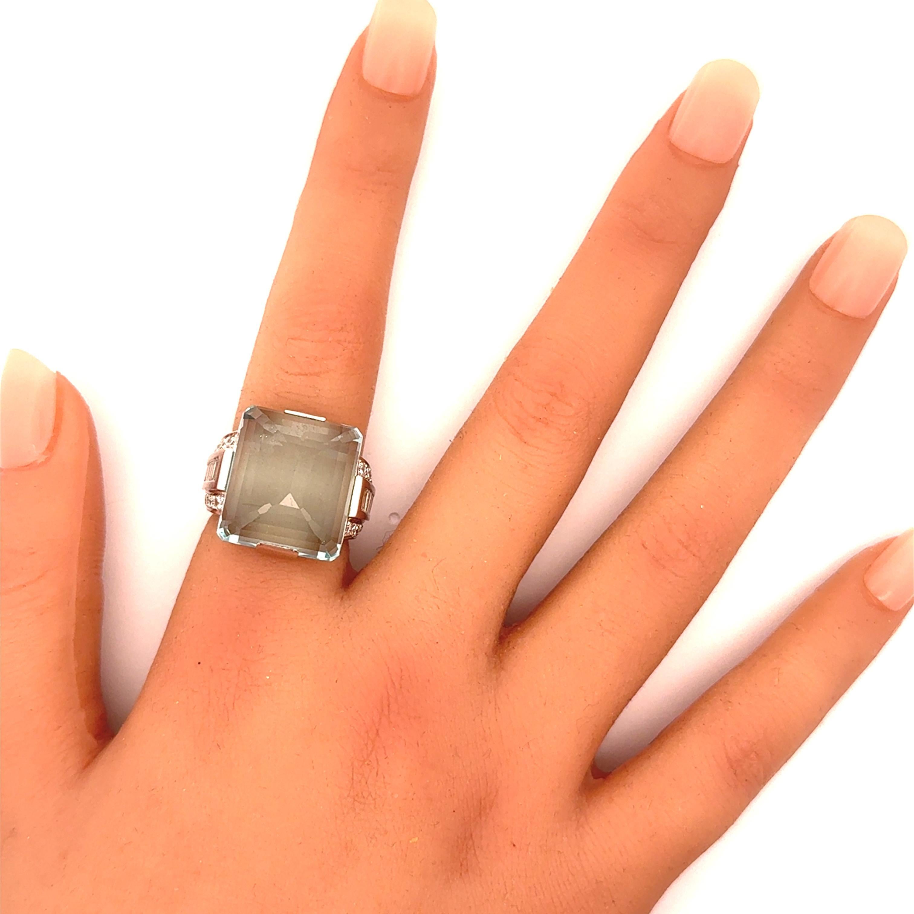 33,24 Karat Aquamarin Diamant 18k Weißgold Pyramidenring Damen im Angebot