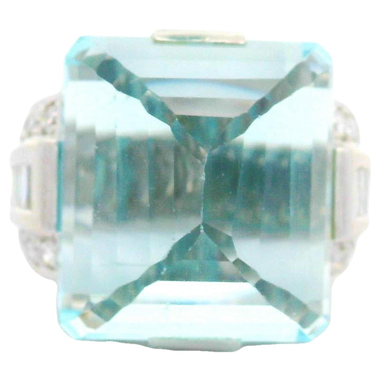 33.24 Carat Aquamarine Diamond 18k White Gold Pyramid Ring