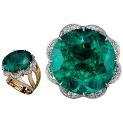 33.25 Ct Colombian Emerald Green Certified Diamonds Ring White and Yellow Gold