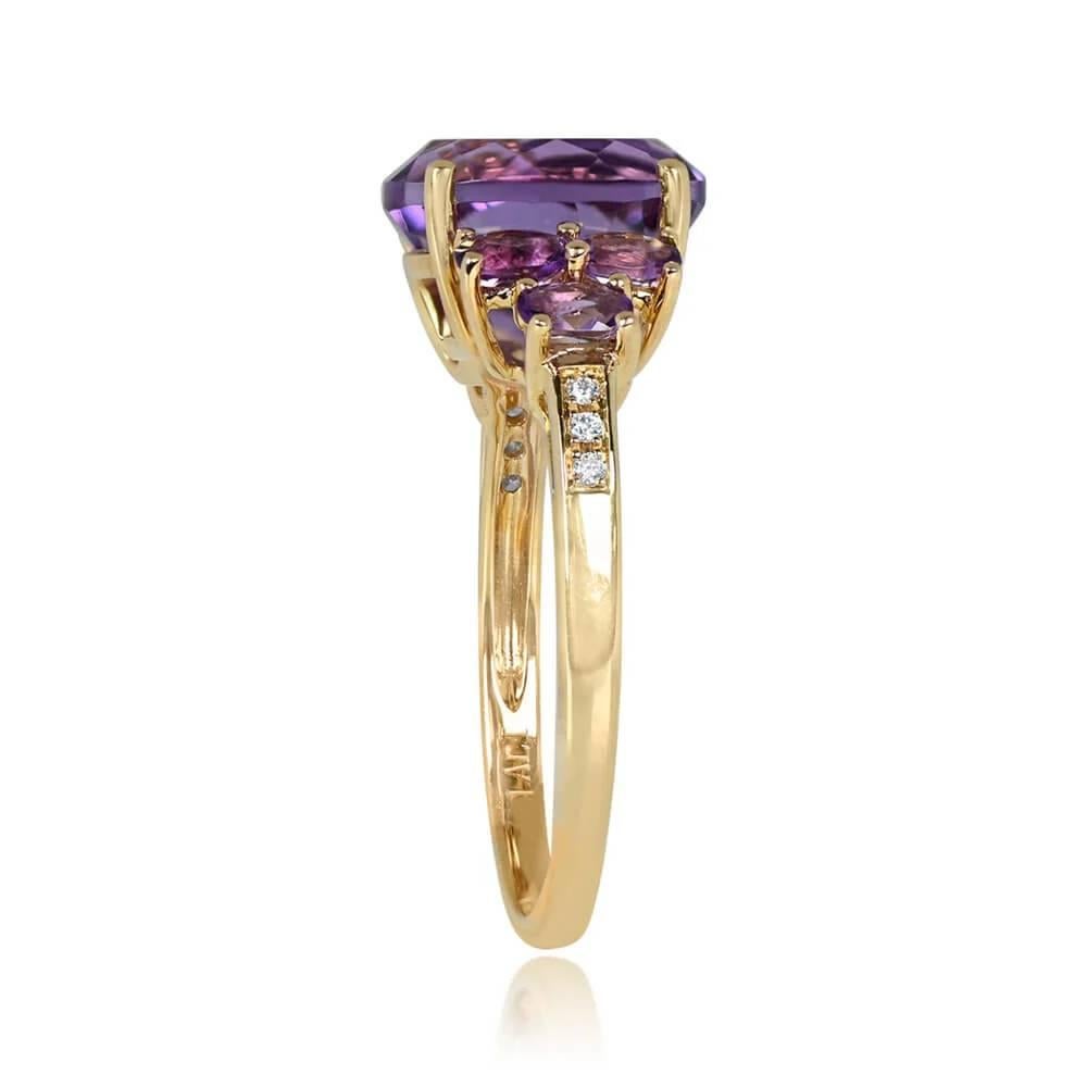 3.32ct Oval Cut Amethyst Cocktail Ring, 18k Yellow Gold  In Excellent Condition For Sale In New York, NY