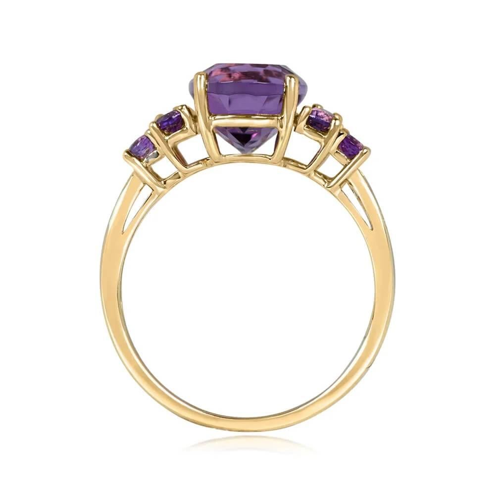 Women's 3.32ct Oval Cut Amethyst Cocktail Ring, 18k Yellow Gold  For Sale