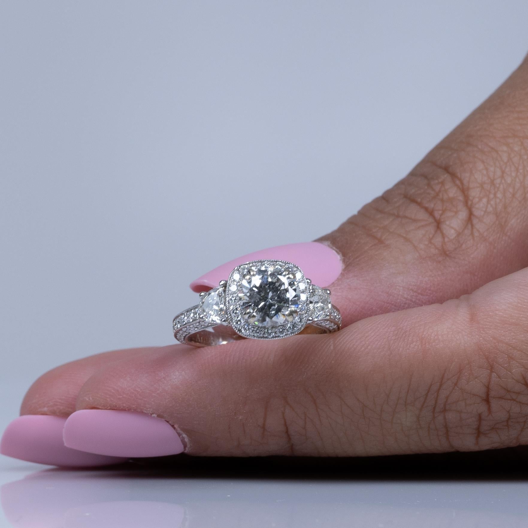Verlobungsring aus 18 Karat Weißgold mit 3,32 Karat natürlichem Diamant-Halo und 3 Steinen Damen