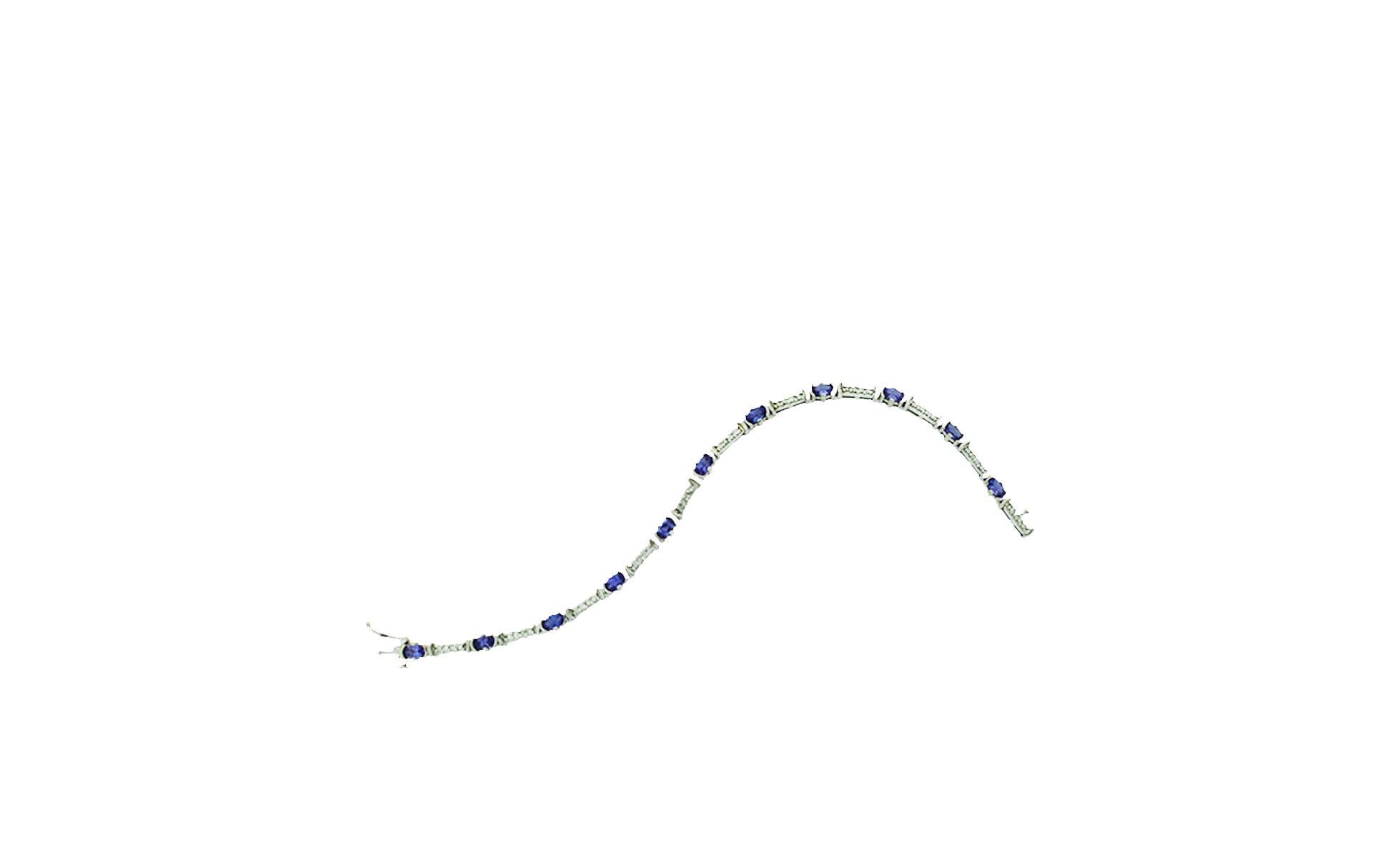 Contemporary 3.33 Carat Diamond and Tanzanite Link Bracelet 14 Karat White Gold For Sale