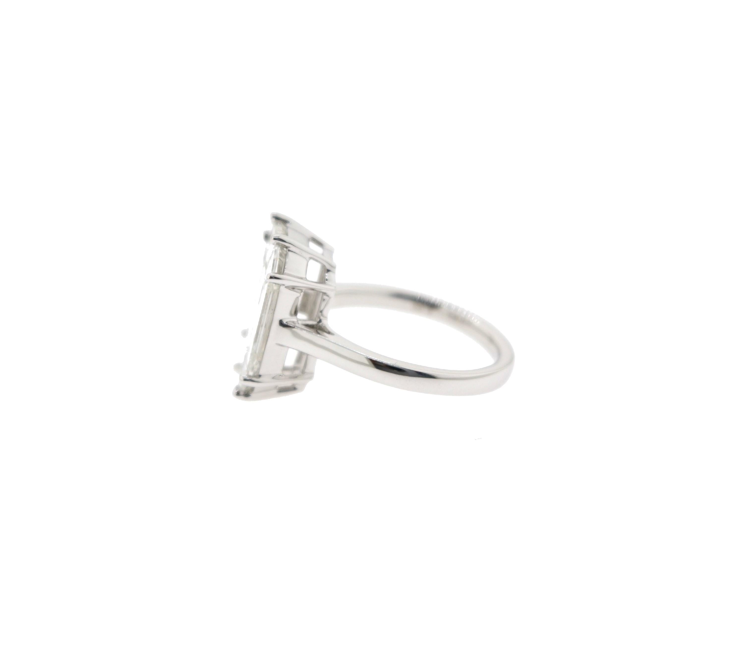 JR 3.33 Carat Emerald Cut Illusion Diamond Ring 18 Karat White Gold

Emerald, Baguette and Trapezoid shaped diamonds set in an illusion to create the look of a 9 carat single emerald cut stone. The ring is set in 18 Karat white gold. The color of