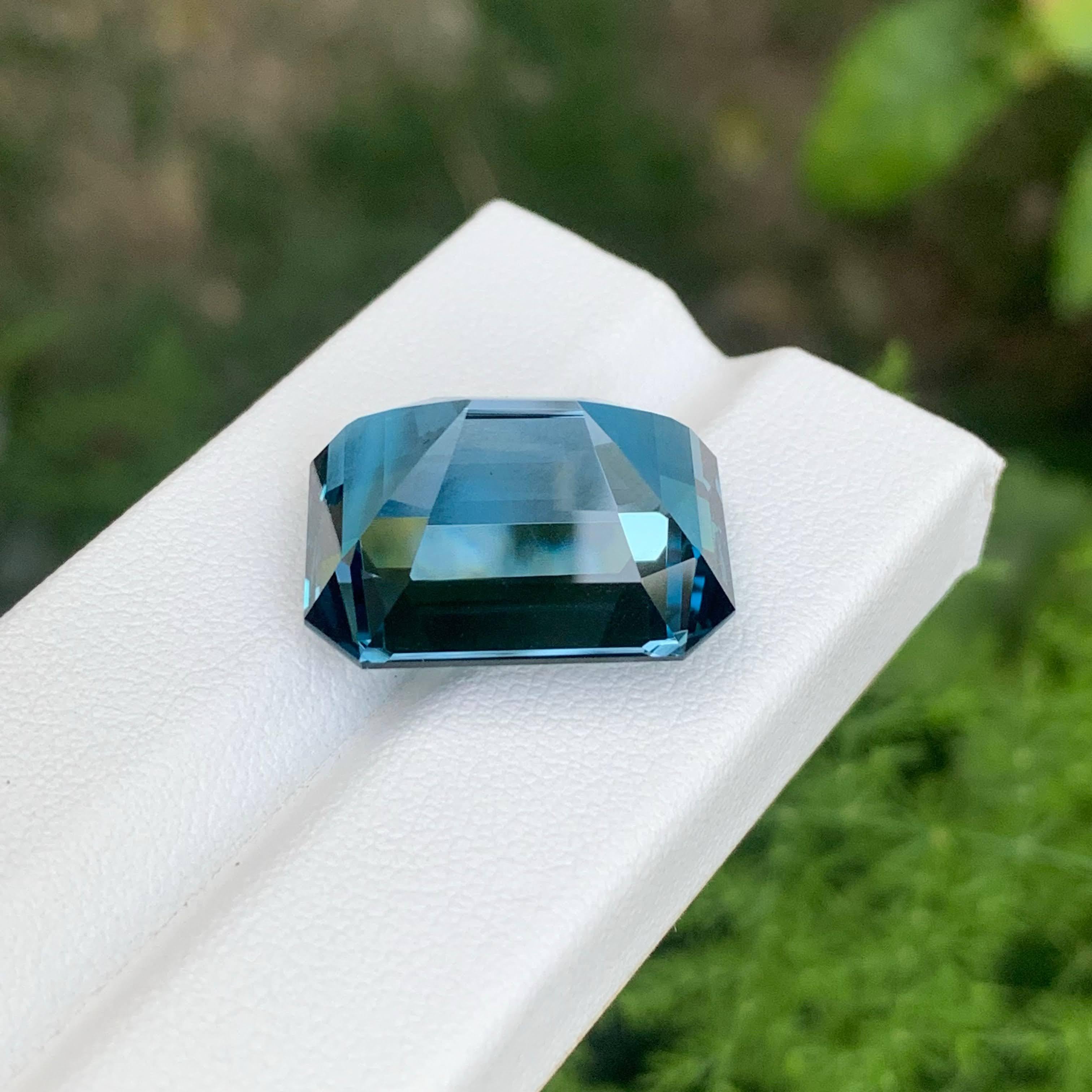 33.3 Carati Nature sciolti Topazio Blu di Londra Pietra africana taglio smeraldo In condizioni Nuovo in vendita a Bangkok, TH