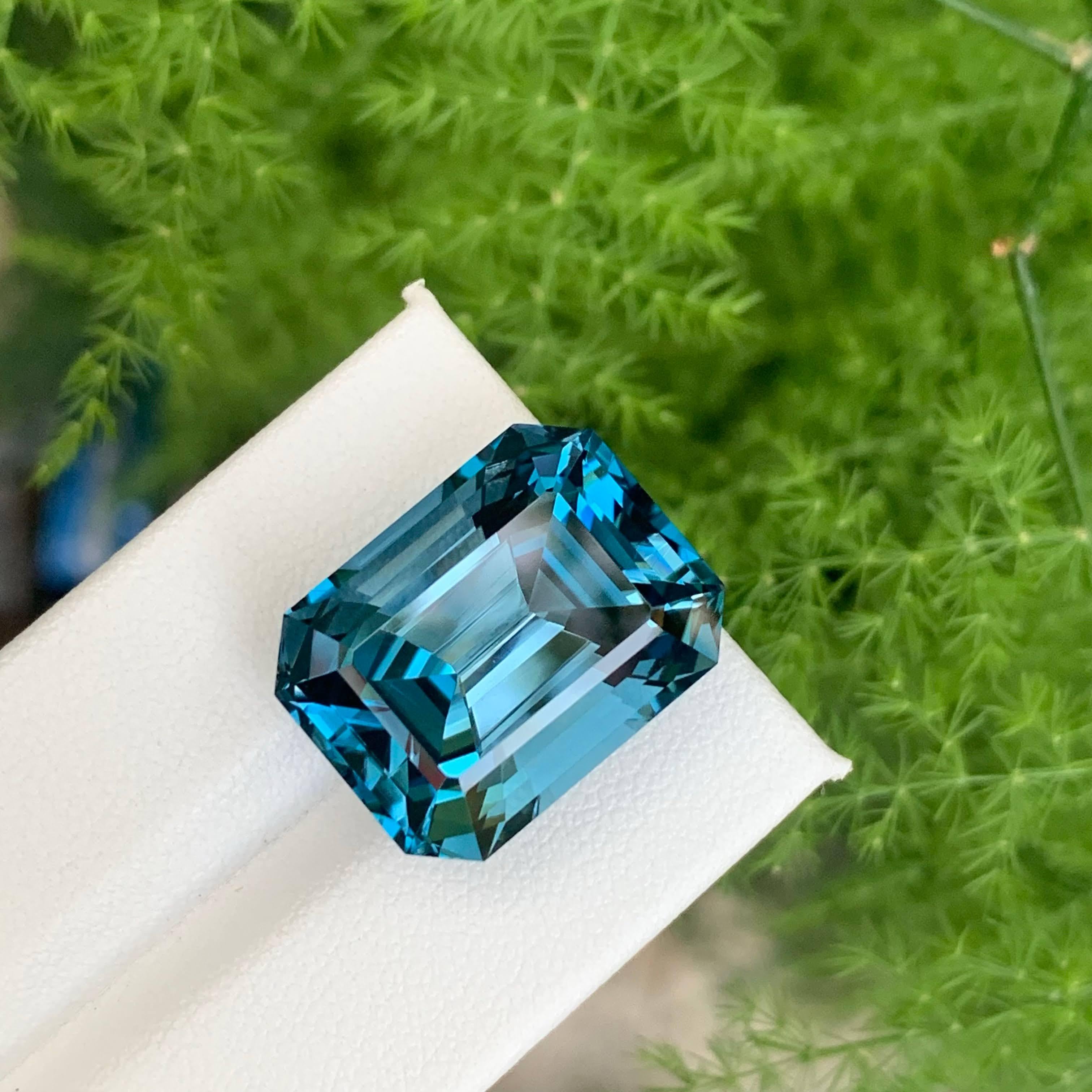 da uomo o donna 33.3 Carati Nature sciolti Topazio Blu di Londra Pietra africana taglio smeraldo in vendita