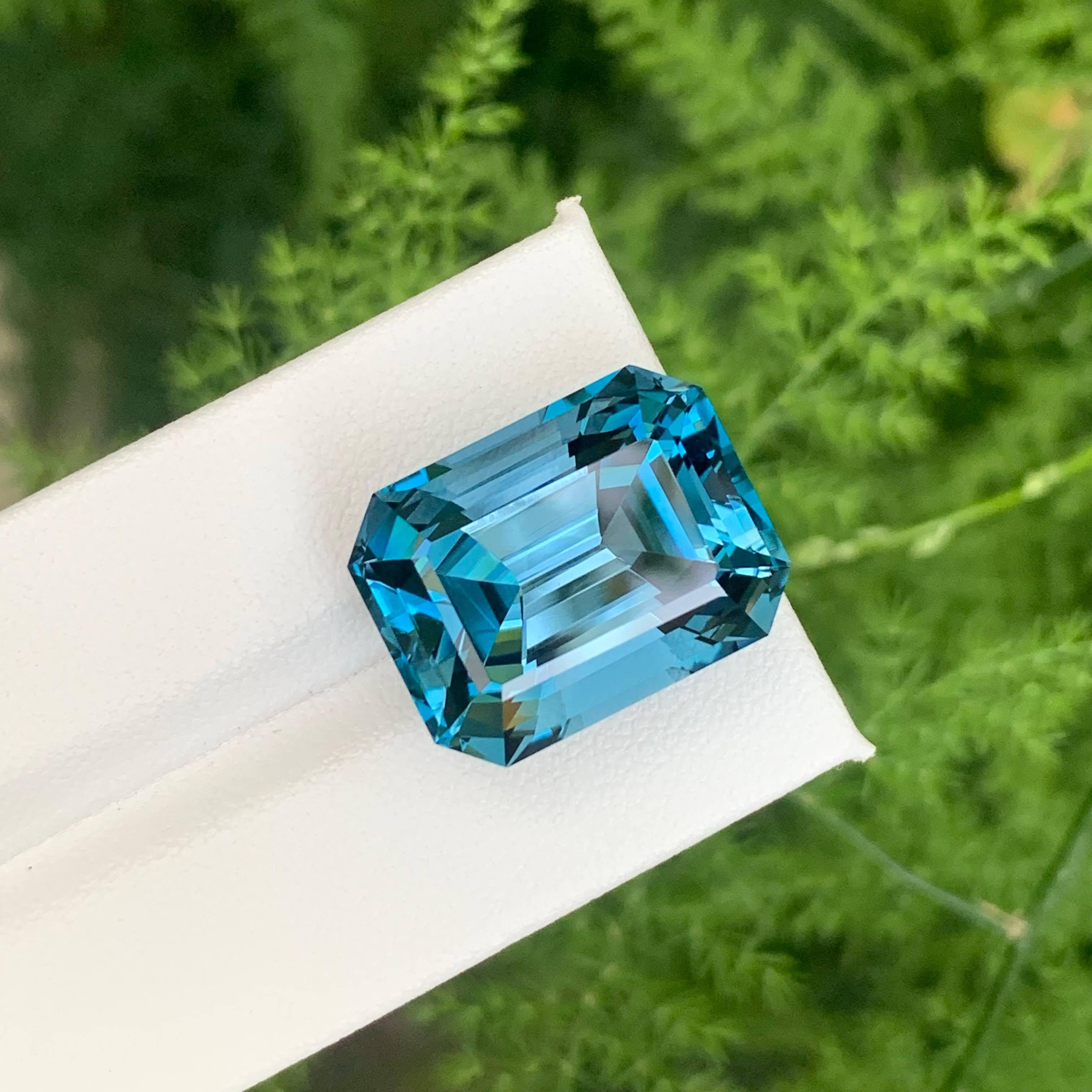 33.3 Carati Nature sciolti Topazio Blu di Londra Pietra africana taglio smeraldo in vendita 1