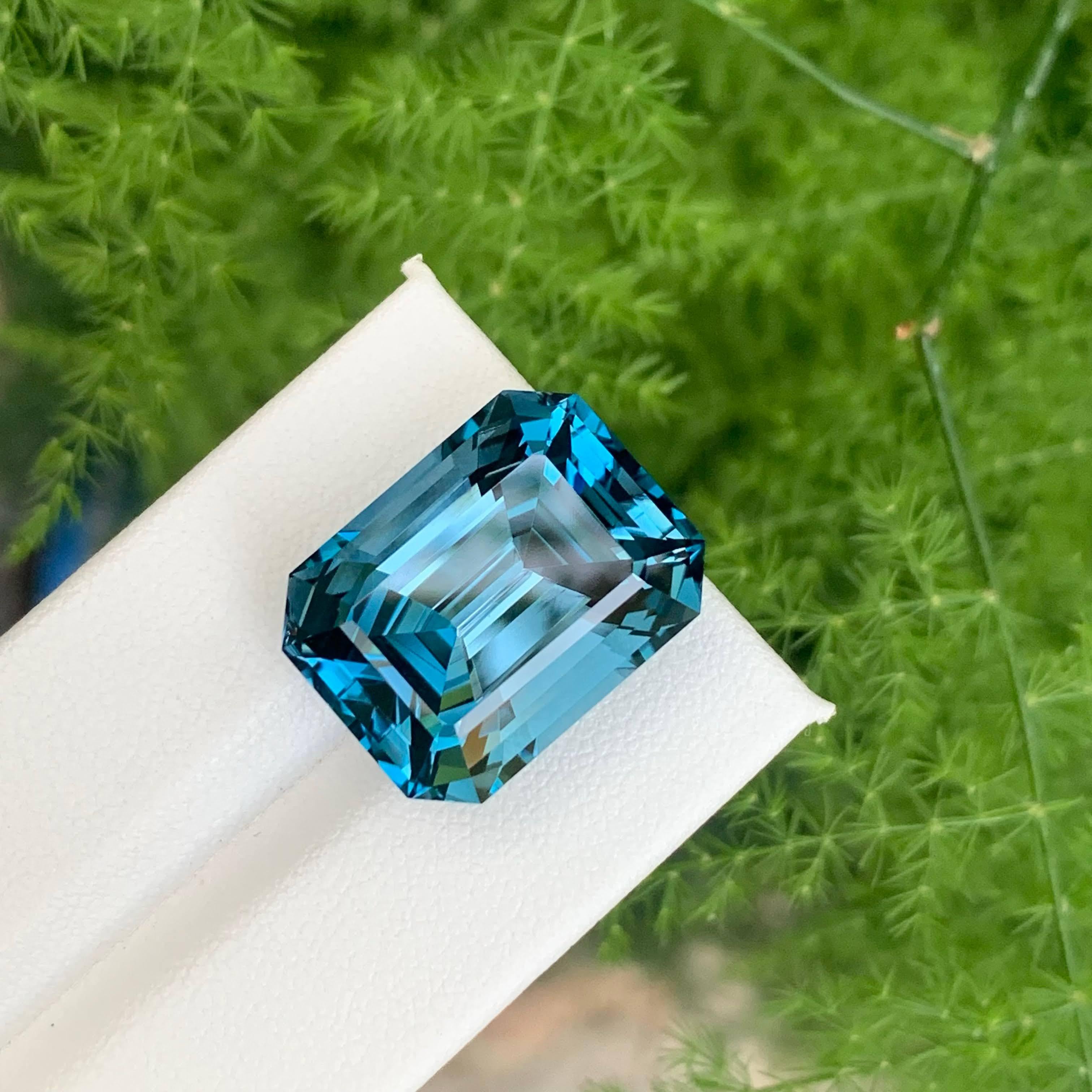 33.3 Carati Nature sciolti Topazio Blu di Londra Pietra africana taglio smeraldo in vendita 3