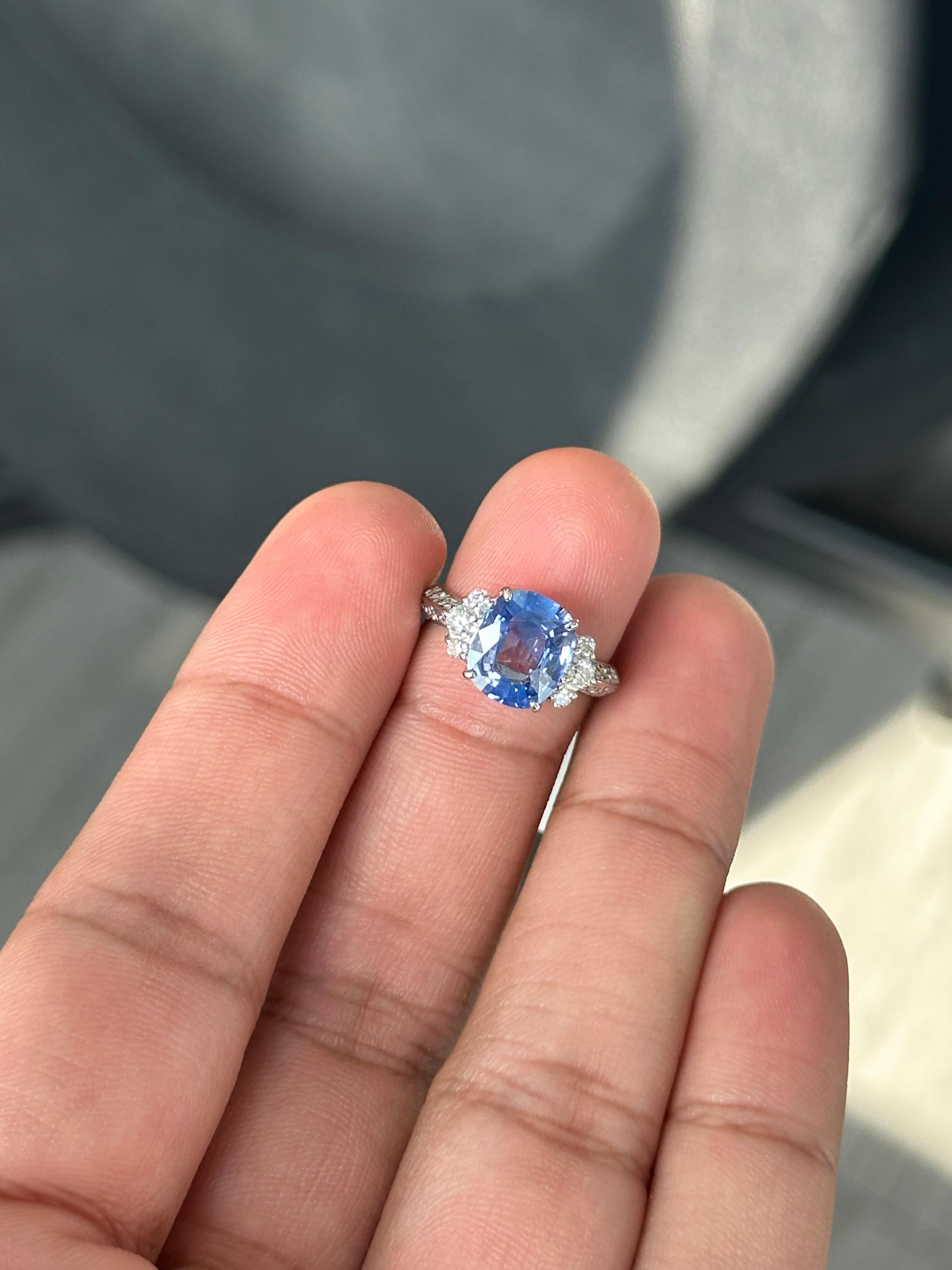 3,33 Karat Sri Lankischer Blauer Saphir Diamant Cocktail Ring (Art déco) im Angebot
