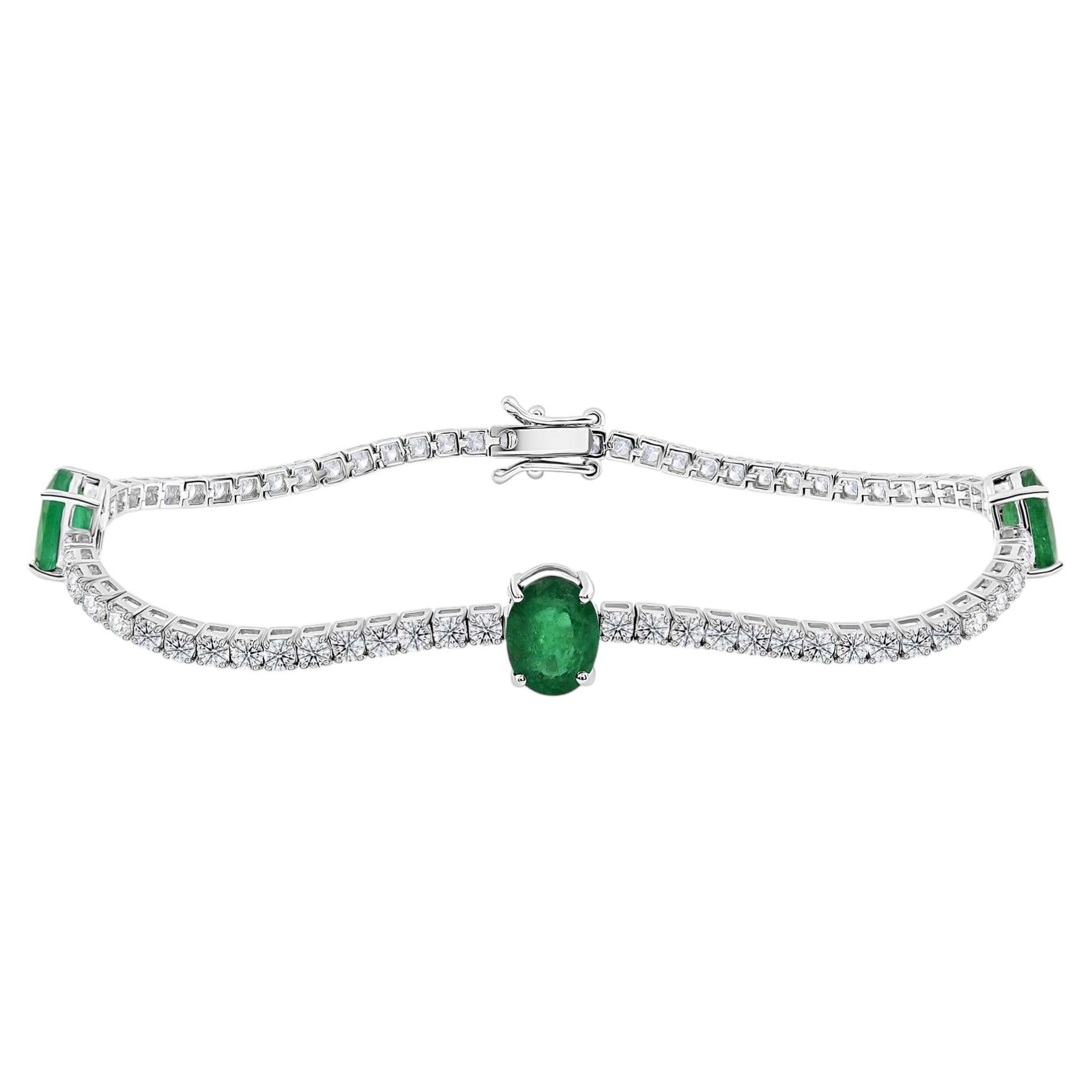 3.33 Carat Zambian Emerald 2.69 Carat SI/H Diamond Bracelet 18 Karat White Gold
