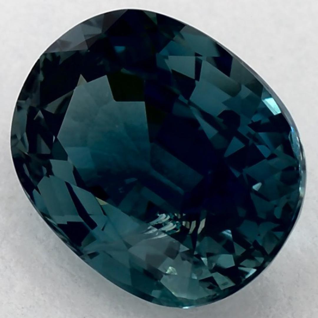 Ce saphir vert naturel offre élégance et sophistication. Avec sa riche saturation de couleurs et sa coupe précise, il constitue la pièce maîtresse parfaite pour une bague de fiançailles ou une conception de bijoux de luxe.

Ce saphir provient du Sri
