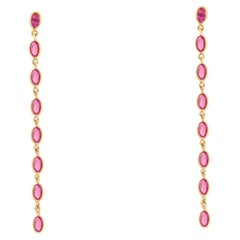 Orecchini a goccia lineari di rubino taglio ovale da 3,33 CTW con castone in oro giallo 14K
