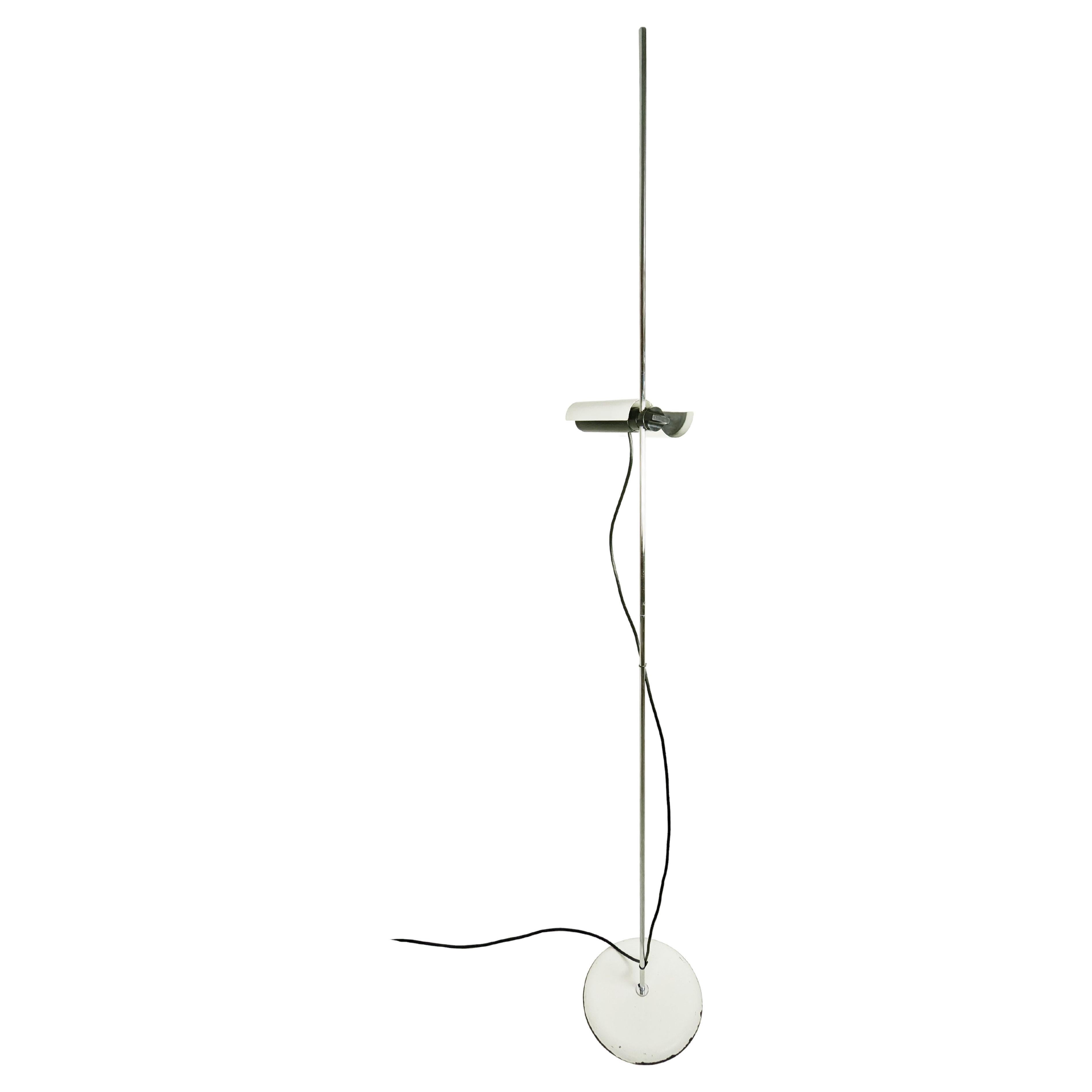333 Dim Lampada da terra in metallo cromato e bianco di Magistretti per Oluce, 1975 in vendita