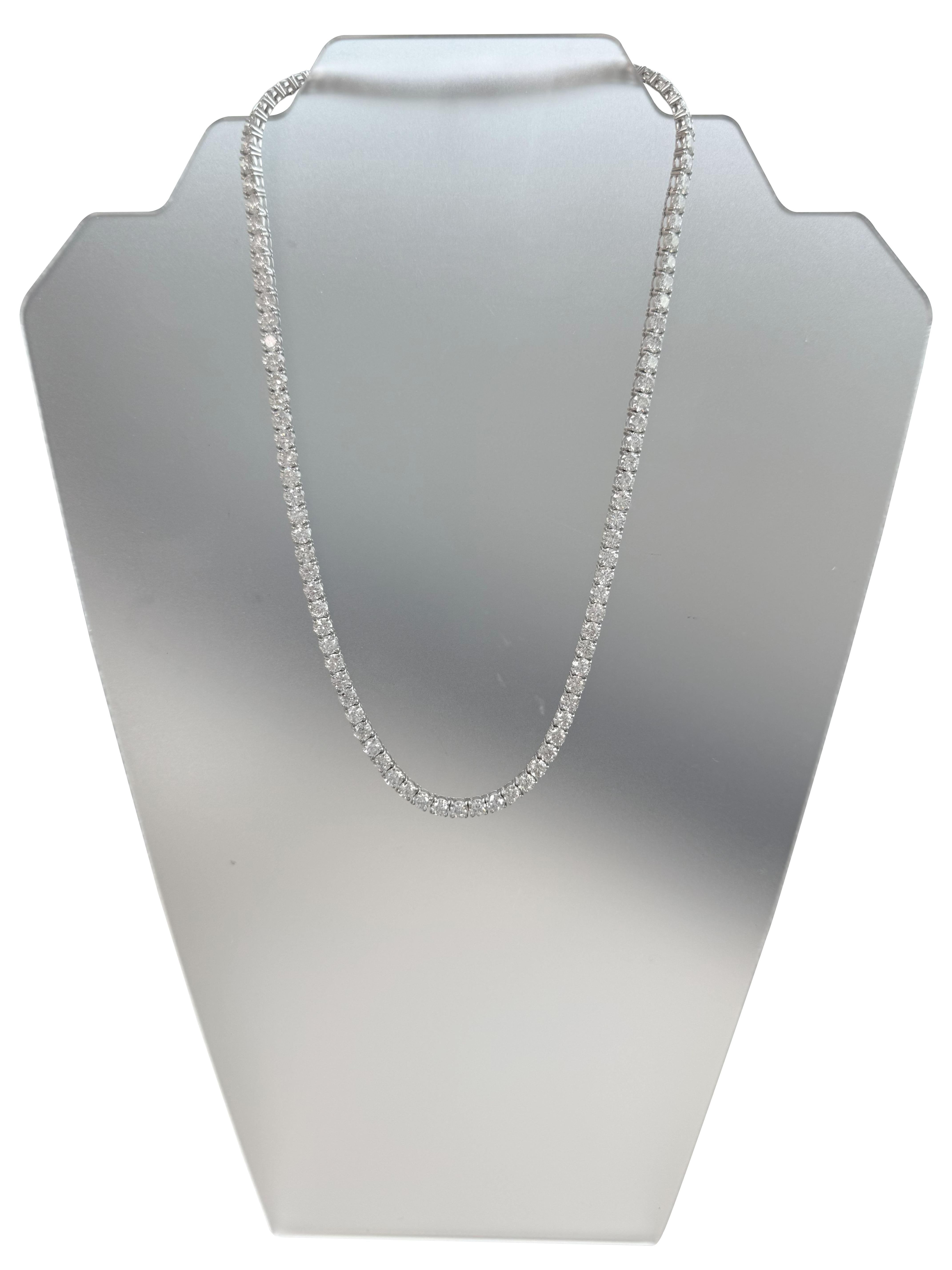 Collana Tennis con diamanti rotondi naturali da 33,35 carati in oro bianco 18K SI1-VS2 In condizioni ottime in vendita a Aventura, FL