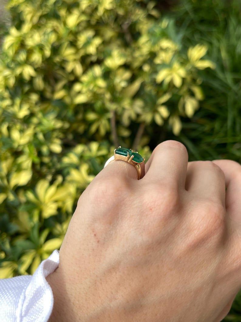 3.33tcw 14K Emerald Cut & Pear Emerald Two-Stone Ring - Lush Green Toi et Moi Pour femmes en vente