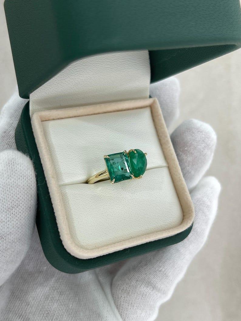 3.33tcw 14K Emerald Cut & Pear Emerald Two-Stone Ring - Lush Green Toi et Moi en vente 2