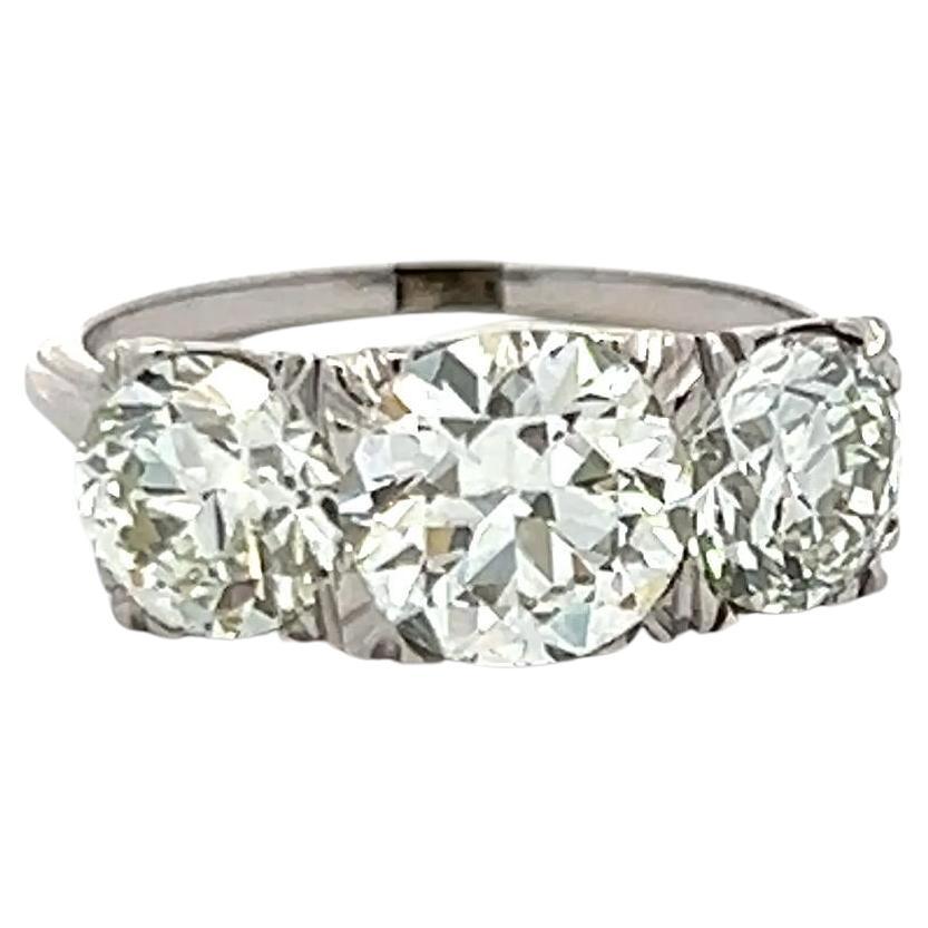 3.34 Carat Circular Brilliant Cut K-J SI1-VVS2 Diamond Platinum Three-Stone Ring en vente