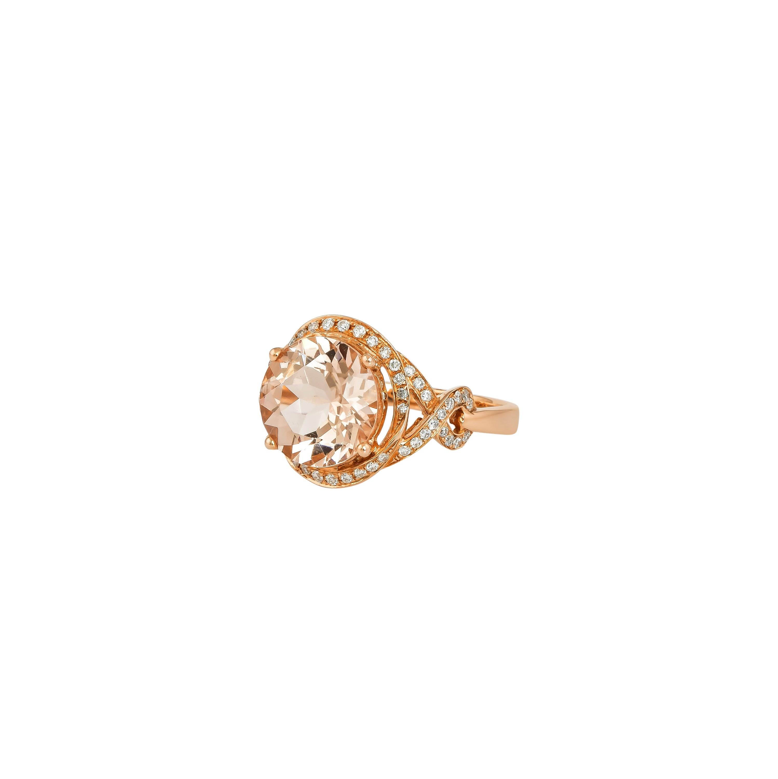 Contemporary 3.34 Carat Morganite and Diamond Ring in 18 Karat Rose Gold For Sale