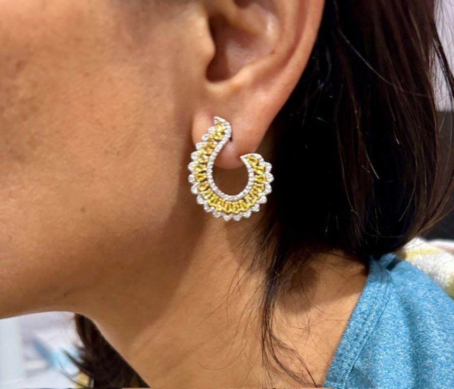 Orecchini in oro bianco con zaffiro giallo e diamante da 3.34 carati con taglio a pera in vendita 1