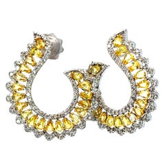Orecchini in oro bianco con zaffiro giallo e diamante da 3.34 carati con taglio a pera