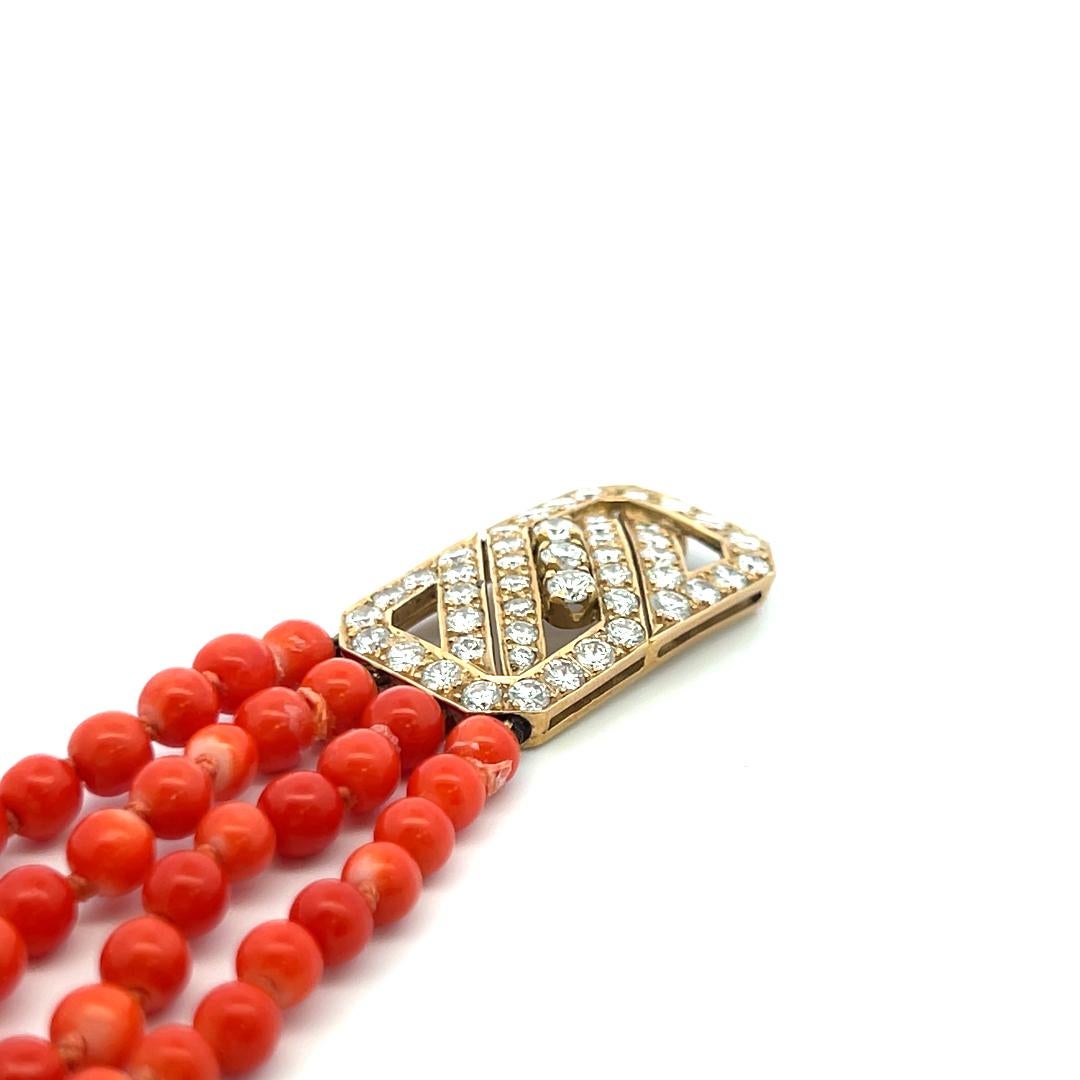 Collana girocollo in oro giallo 14 carati con diamante rotondo da 3,34 carati e corallo da 4 a 4,50 millimetri in vendita 2