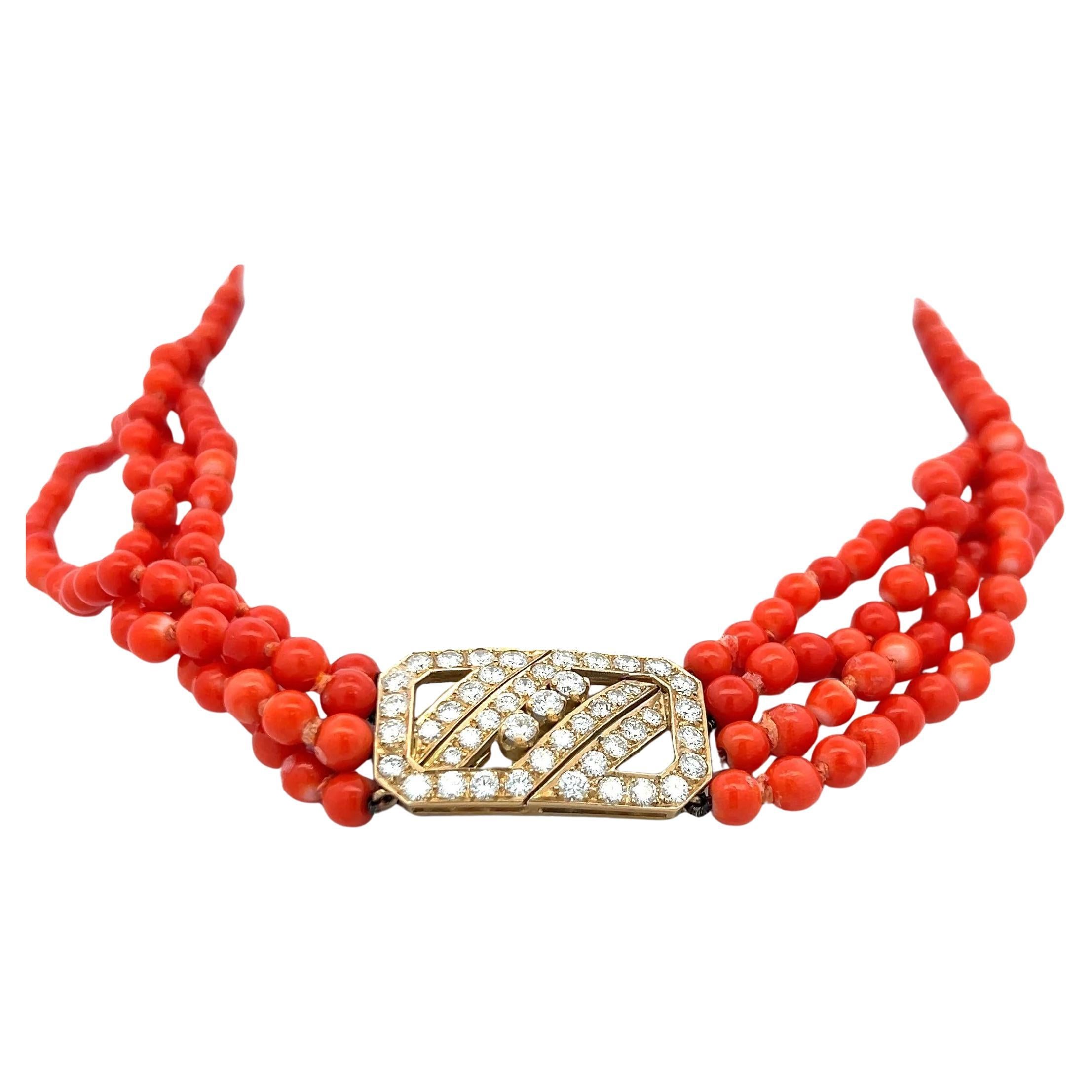 Collana girocollo in oro giallo 14 carati con diamante rotondo da 3,34 carati e corallo da 4 a 4,50 millimetri