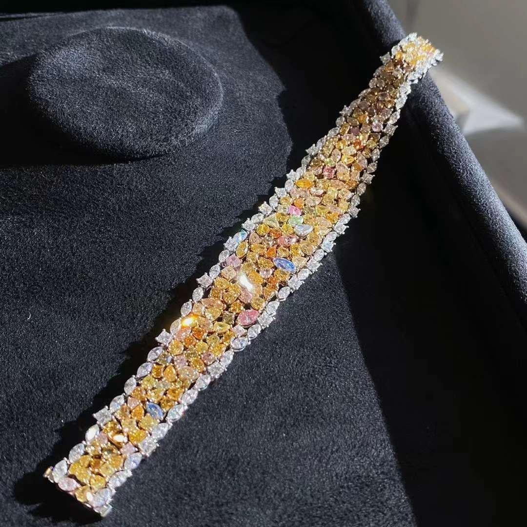 33.40 Carat Colored Diamond Bracelet in 18K Solid Gold In New Condition For Sale In București, RO