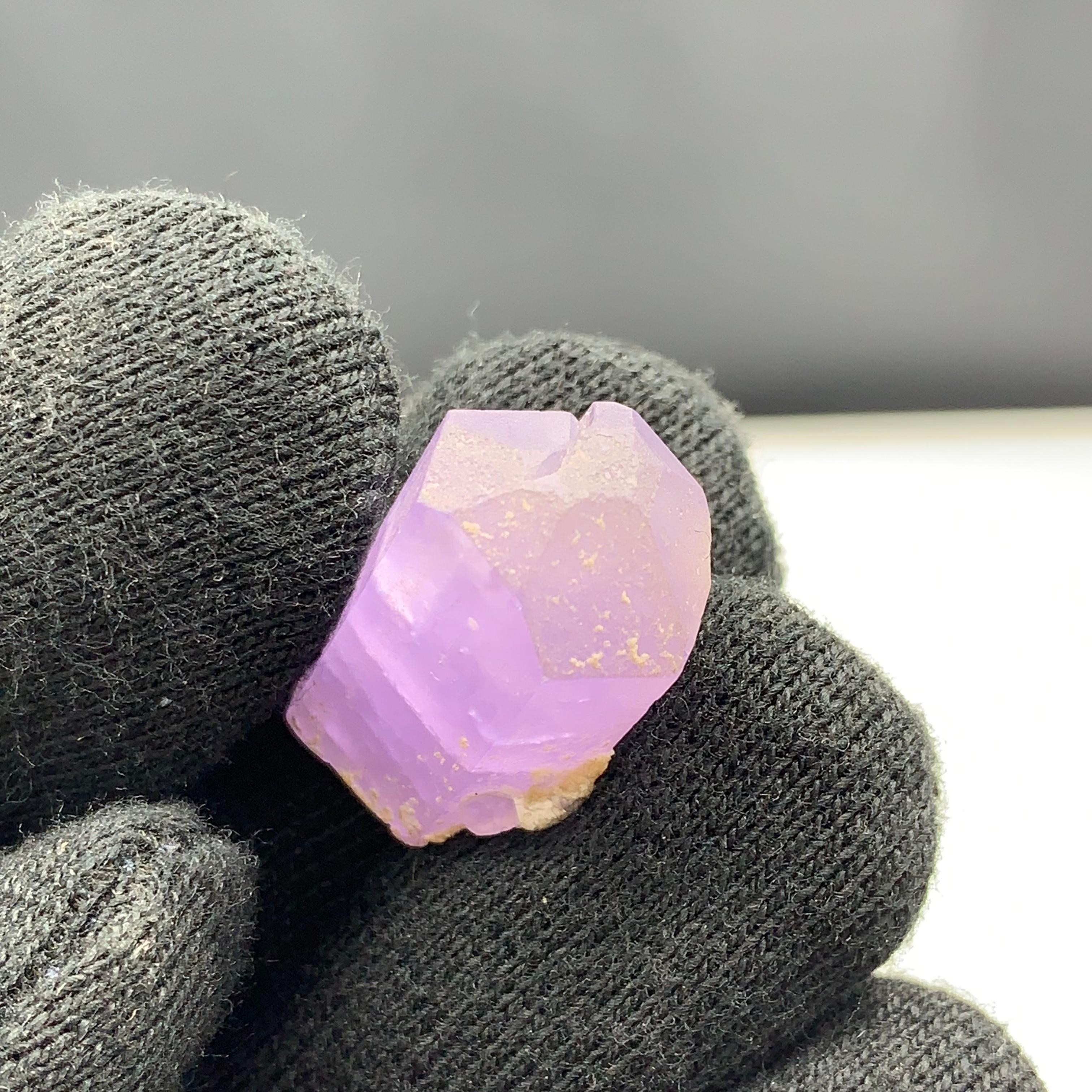 33,40 grammi di delizioso cristallo di fluorite viola dall'Afghanistan in vendita 3