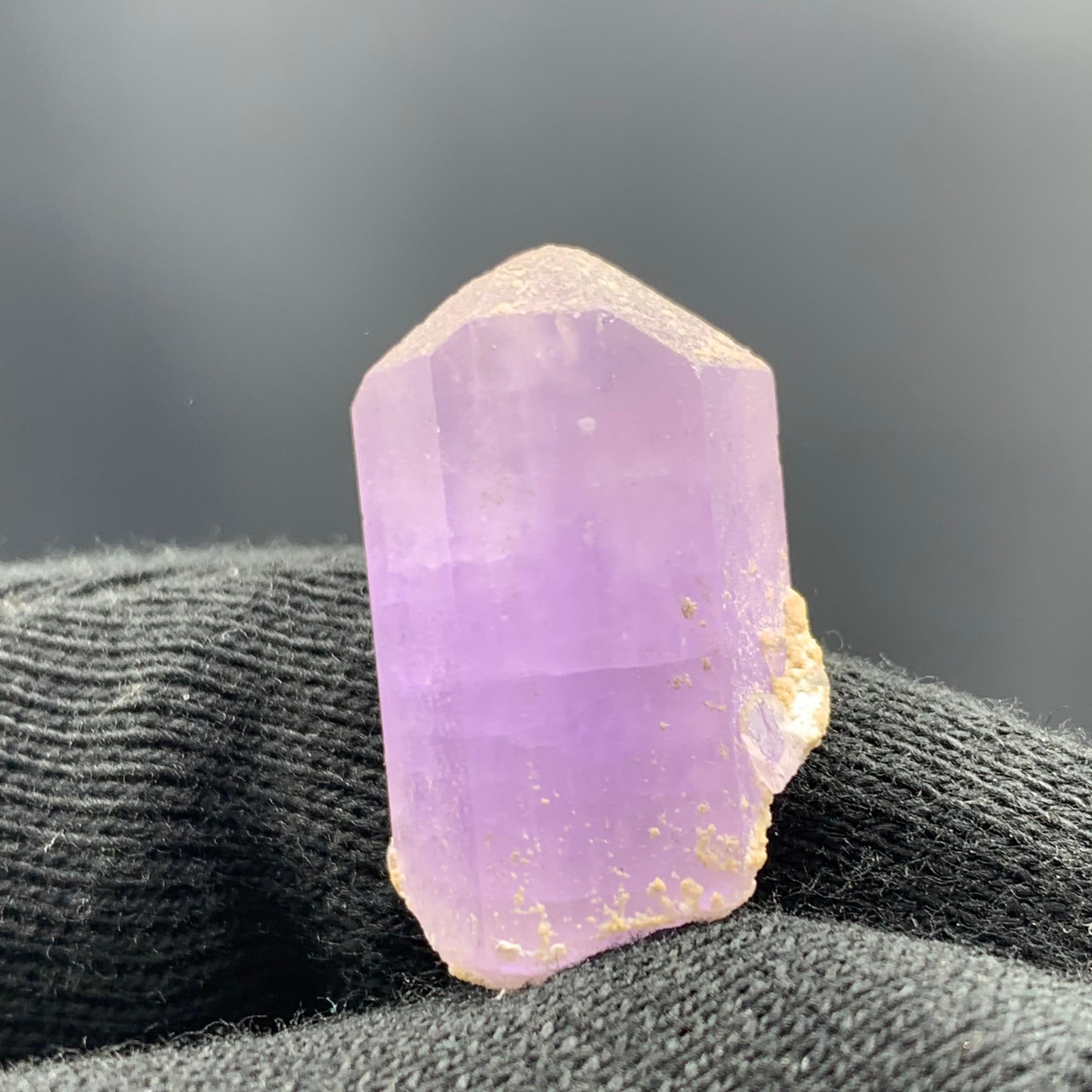 33.40 Gram Lovely Purple Fluorite Crystal From Afghanistan  In Good Condition For Sale In Peshawar, PK
