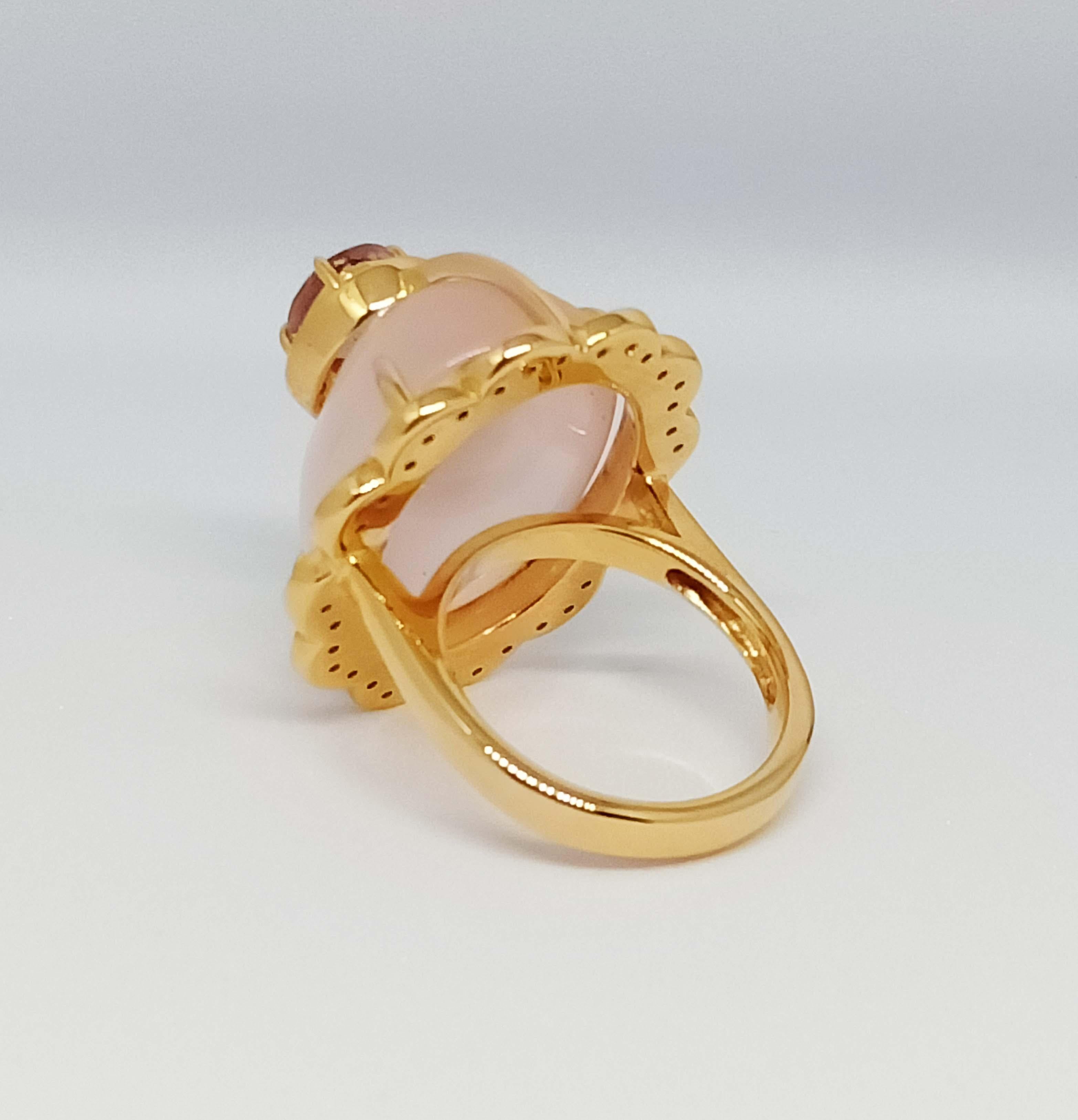 33.43 Cts. Rose Quartz Ring. Sterling Silver on 18K Gold Plated. In New Condition For Sale In Bangkok, TH